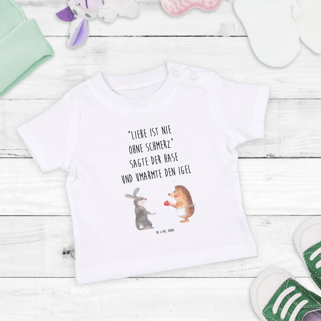 Baby T-Shirt Liebe ist nie ohne Schmerz Igel und Hase, Igel, Hase, Liebe Spruch, Liebeskummer Geschenk, Herzschmerz, Trösten, Trennungsschmerz, Spruch romantisch Mädchen,Jungen,Unisex,Motiv,Baby T-Shirt,Kurzarm  süße Tiermotive, gute Laune, lustige Sprüche, Tiere
