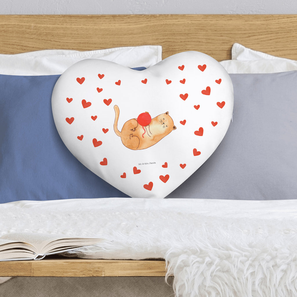 Herzkissen Katzen Wollknäul Kissen, Herzkissen, Herzform, Herz, Dekokissen, Katze, Katzenmotiv, Katzenfan, Katzendeko, Katzenfreund, Katzenliebhaber, Katzenprodukte, Katzenartikel, Katzenaccessoires, Katzensouvenirs, Katzenliebhaberprodukte, Katzenmotive, Katzen, Kater, Mietze, Cat, Cats, Katzenhalter, Katzenbesitzerin, Haustier, Wollknäuel, Wolle, Spielen, Spiel, verspielt