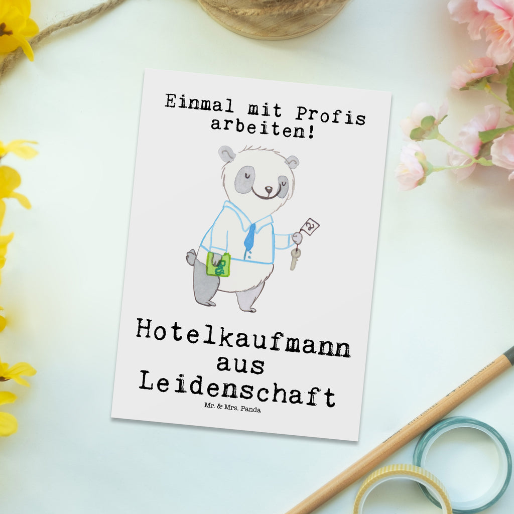 Postkarte Hotelkaufmann aus Leidenschaft Hotelkaufmann, Hotelfachmann, Hotelfachangestellter
, Hotelier, Hoteleröffnung
 Geschenkkarte, Grußkarte, Karte, Einladung, Ansichtskarte, Geburtstagskarte, Einladungskarte  Beruf, Ausbildung, Jubiläum, Abschied, Rente, Kollege, Kollegin, Geschenk, Schenken, Arbeitskollege, Mitarbeiter, Firma, Danke, Dankeschön