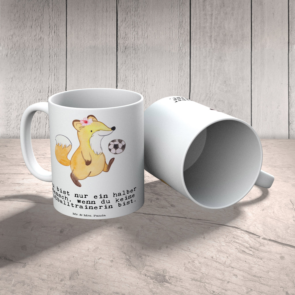 Tasse Fußballtrainerin mit Herz Fußballtrainerin, Fußballspiel, Glücksbringer, Verein Fußball,  Becher, Kaffeetasse, Kaffeebecher, Tee, Frühstück, Büro  Beruf, Ausbildung, Jubiläum, Abschied, Rente, Kollege, Kollegin, Geschenk, Schenken, Arbeitskollege, Mitarbeiter, Firma, Danke, Dankeschön