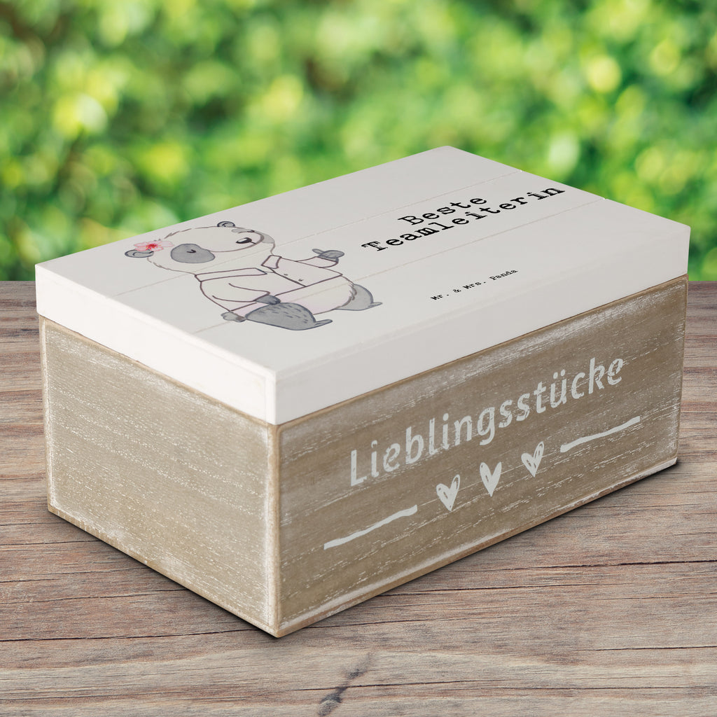 Holzkiste Panda Beste Teamleiterin Teamleiterin, Seminarleiterin, Gruppenleiterin, Leiterin, Kollegin, Chefin, Vorgesetzte, Abschied, Abschiedsgeschenk, Ruhestand Holzkiste, Kiste, Schatzkiste, Truhe, Schatulle, XXL,  Erinnerungsbox, Erinnerungskiste, Dekokiste, Aufbewahrungsbox  für, Dankeschön, Geschenk, Schenken, Geburtstag, Geburtstagsgeschenk, Geschenkidee, Danke, Bedanken, Mitbringsel, Freude machen, Geschenktipp