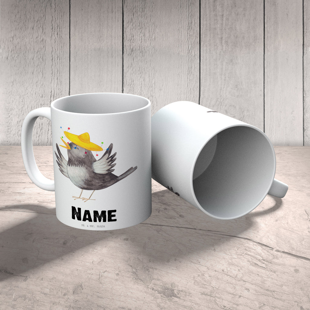 Personalisierte Tasse Rabe mit Sombrero Personalisierte Tasse, Namenstasse, Wunschname, Personalisiert, Tasse, Namen, Drucken, Tasse mit Namen, Tiermotive, Gute Laune, lustige Sprüche, Tiere, Rabe, Vogel, Vögel, Spruch positiv, fröhlich sein, glücklich sein, Glück Spruch, froh, Elster, Motivation