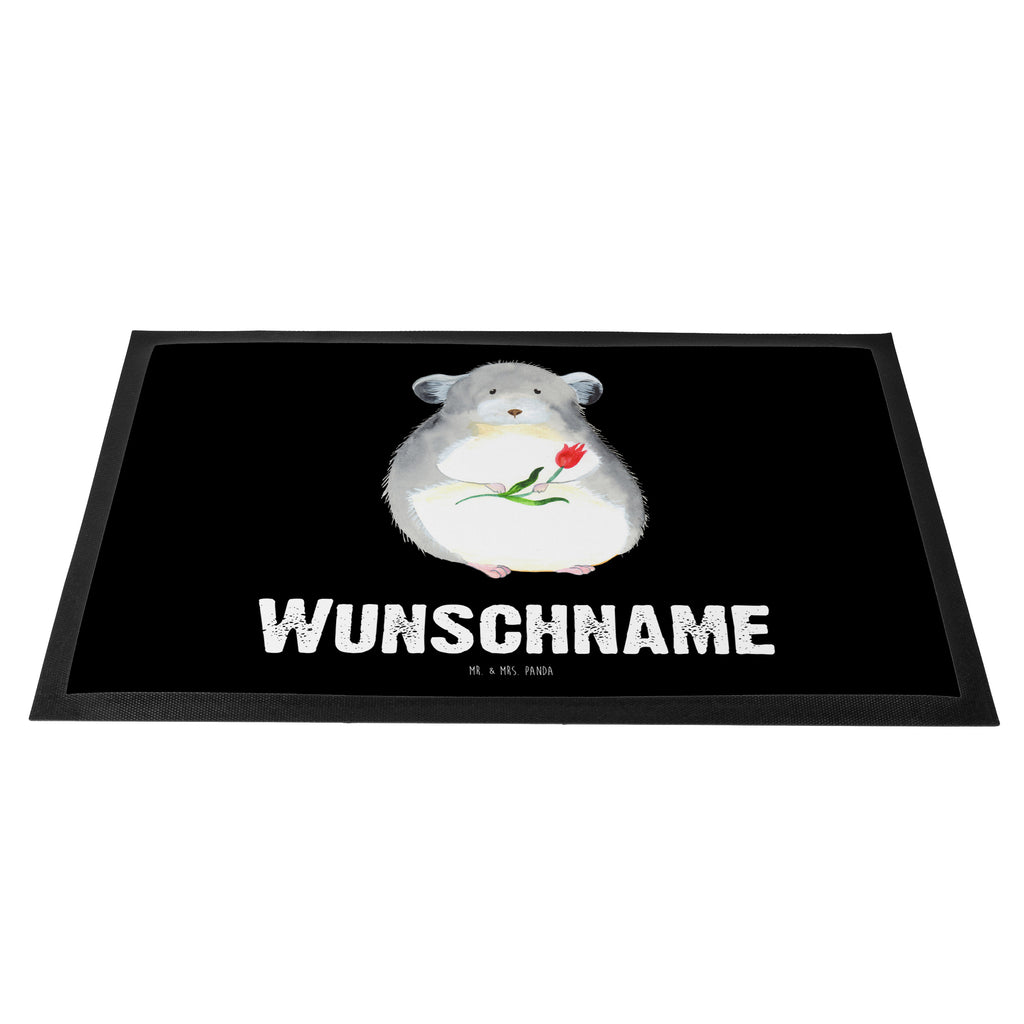 Personalisierte Fußmatte Chinchilla mit Blume Personalisierte Fußmatte, Fußmatte mit Namen, Personalisieruung, Personalisiert, Fußmatte bedrucken, Türvorleger mit Namen, Haustürmatte personalisiert, Namensfussmatte, Wunschnamen, Bedrucken, Türvorleger personalisiert, süße Tiermotive, gute Laune, lustige Sprüche, Tiere, Chinchilla, Chinchillas, Liebeskummer, Kummer, Depressionen, traurig sein, Chaos, Glücklichsein, Büro, Büroalltag