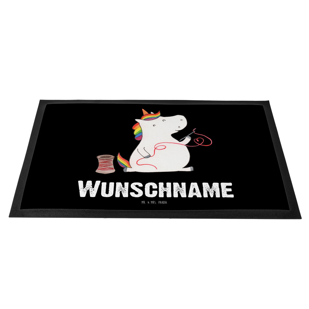 Personalisierte Fußmatte Einhorn Näherin Personalisierte Fußmatte, Fußmatte mit Namen, Personalisieruung, Personalisiert, Fußmatte bedrucken, Türvorleger mit Namen, Haustürmatte personalisiert, Namensfussmatte, Wunschnamen, Bedrucken, Türvorleger personalisiert, Einhorn, Einhörner, Einhorn Deko, Pegasus, Unicorn, Näherin, nähen, Mädchen, Freundin, Häkeln, Stricken, basteln, Nähzimmer