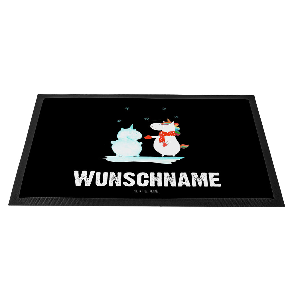 Personalisierte Fußmatte Einhorn Schneemann Personalisierte Fußmatte, Fußmatte mit Namen, Personalisieruung, Personalisiert, Fußmatte bedrucken, Türvorleger mit Namen, Haustürmatte personalisiert, Namensfussmatte, Wunschnamen, Bedrucken, Türvorleger personalisiert, Einhorn, Einhörner, Einhorn Deko, Pegasus, Unicorn, Schneemann, Winter, Schnee, Kuchen, Weihnachten, kalt, Mütze, Handschuhe, X-Mas