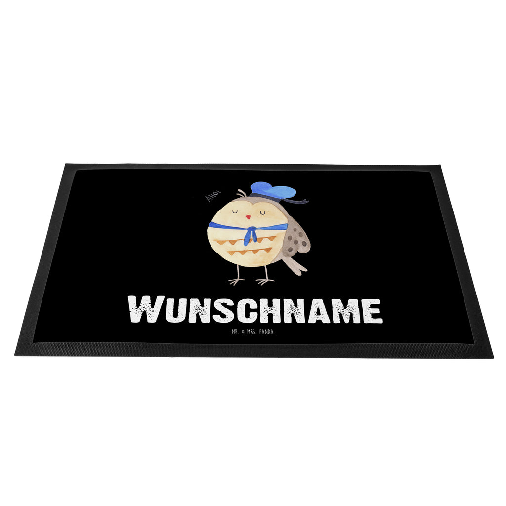 Personalisierte Fußmatte Eule Matrosen Personalisierte Fußmatte, Fußmatte mit Namen, Personalisieruung, Personalisiert, Fußmatte bedrucken, Türvorleger mit Namen, Haustürmatte personalisiert, Namensfussmatte, Wunschnamen, Bedrucken, Türvorleger personalisiert, Eule, Eule Spruch, Eule Deko, Owl, Wortspiel lustig, Matrose, Freundin, Ehe, Seefahrer, Heimathafen, Hochzeitstag Geschenk