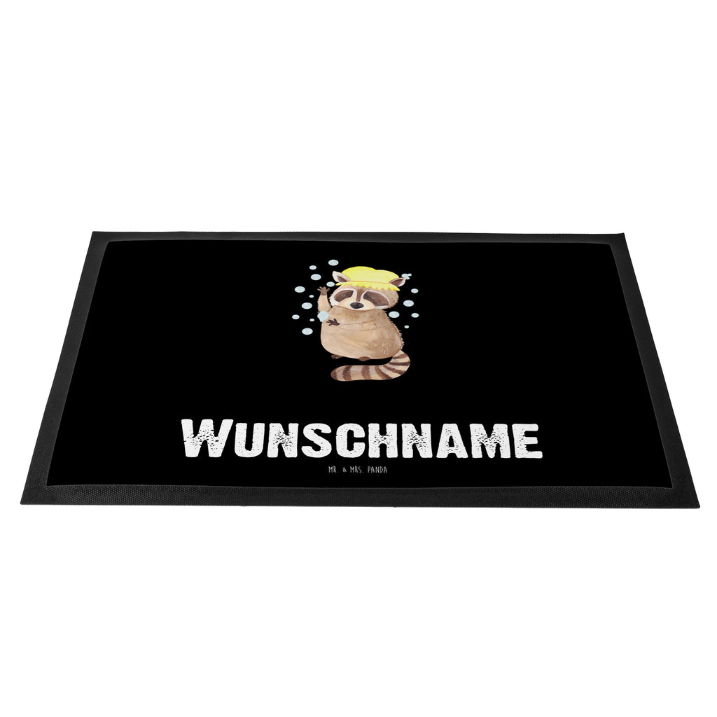 Personalisierte Fußmatte Waschbär Personalisierte Fußmatte, Fußmatte mit Namen, Personalisieruung, Personalisiert, Fußmatte bedrucken, Türvorleger mit Namen, Haustürmatte personalisiert, Namensfussmatte, Wunschnamen, Bedrucken, Türvorleger personalisiert, süße Tiermotive, gute Laune, lustige Sprüche, Tiere, Waschbär, Tagträumen, Plan, Fröhlich, waschen, Seifenblasen