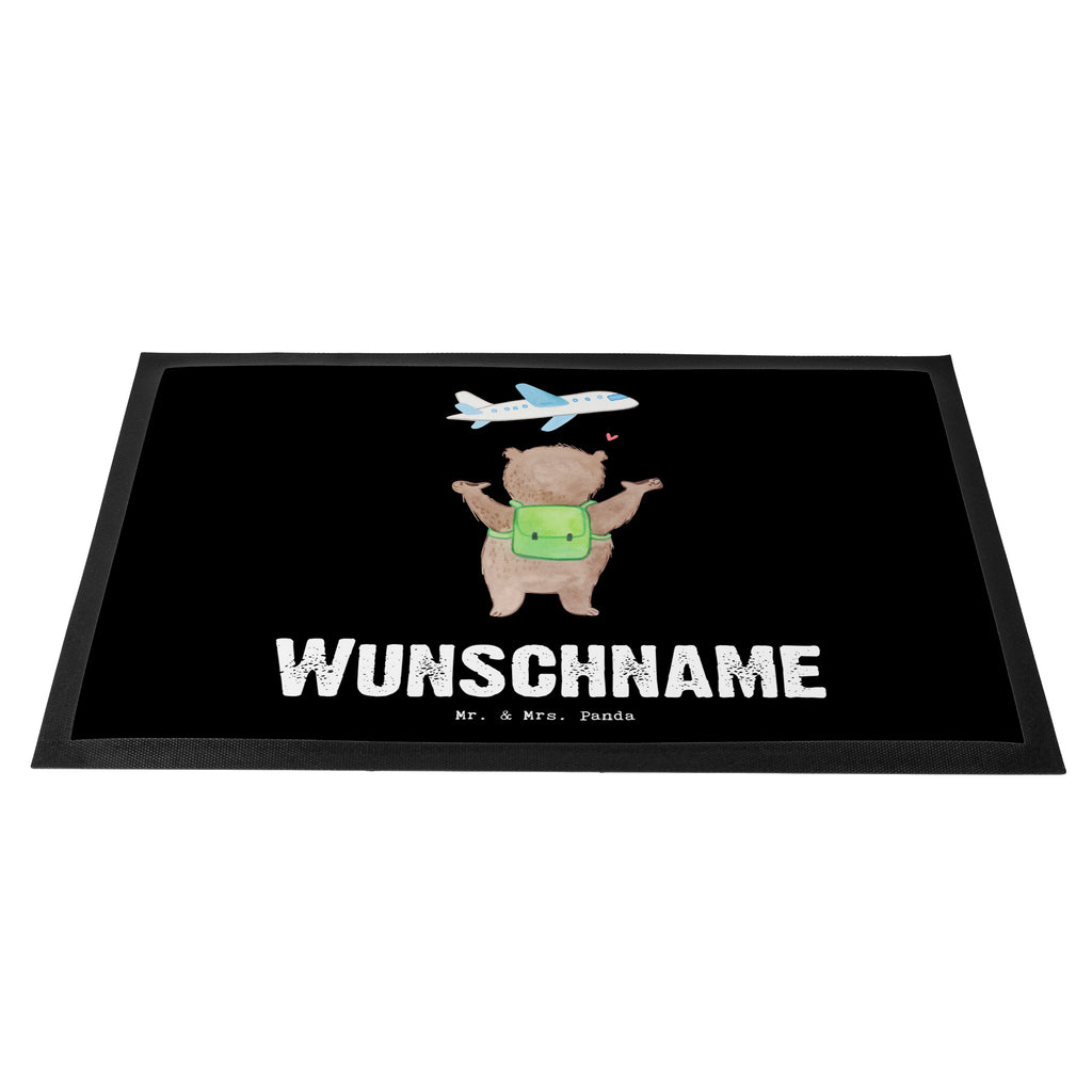 Personalisierte Fußmatte Bär Reisen Tage Personalisierte Fußmatte, Fußmatte mit Namen, Personalisieruung, Personalisiert, Fußmatte bedrucken, Türvorleger mit Namen, Haustürmatte personalisiert, Namensfussmatte, Wunschnamen, Bedrucken, Türvorleger personalisiert, Geschenk, Sport, Sportart, Hobby, Schenken, Danke, Dankeschön, Auszeichnung, Gewinn, Sportler, Reisen, Weltreise, Urlaub, Urlaube, Auslandsjahr, Austauschjahr, Schüleraustausch, Reisegruppe, Reiseveranstalter, Reisebüro