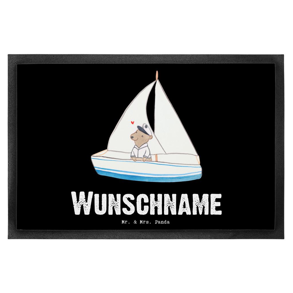 Personalisierte Fußmatte Bär Segeln Tage Personalisierte Fußmatte, Fußmatte mit Namen, Personalisieruung, Personalisiert, Fußmatte bedrucken, Türvorleger mit Namen, Haustürmatte personalisiert, Namensfussmatte, Wunschnamen, Bedrucken, Türvorleger personalisiert, Geschenk, Sport, Sportart, Hobby, Schenken, Danke, Dankeschön, Auszeichnung, Gewinn, Sportler, segeln, Segeltörn, Segelboot, Segelschule, Yachtclub
