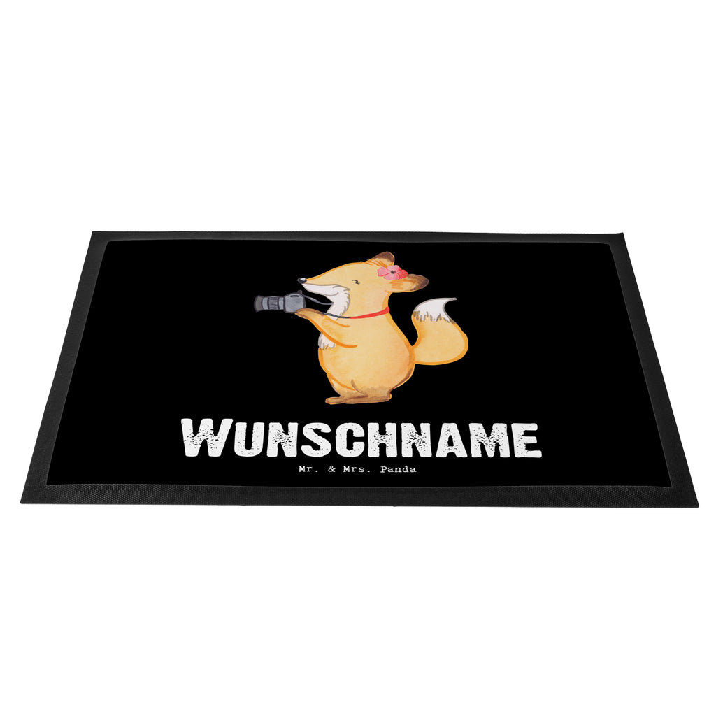 Personalisierte Fußmatte Fotografin mit Herz Personalisierte Fußmatte, Fußmatte mit Namen, Personalisieruung, Personalisiert, Fußmatte bedrucken, Türvorleger mit Namen, Haustürmatte personalisiert, Namensfussmatte, Wunschnamen, Bedrucken, Türvorleger personalisiert, Beruf, Ausbildung, Jubiläum, Abschied, Rente, Kollege, Kollegin, Geschenk, Schenken, Arbeitskollege, Mitarbeiter, Firma, Danke, Dankeschön, Fotografin, Fotoreporterin, Hobbyfotografin, Hochzeitsfotografin, Fotografie, Profi Fotografin