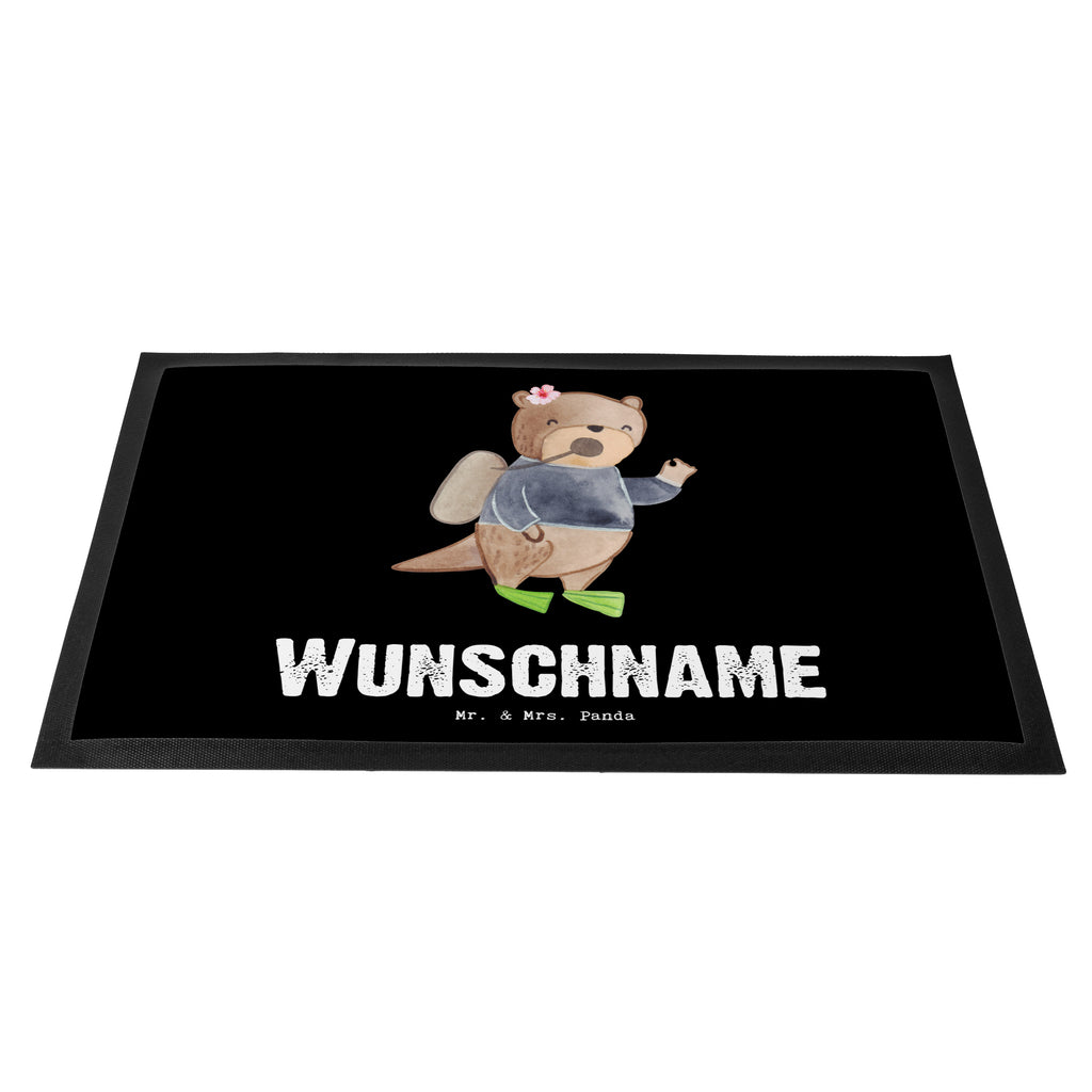 Personalisierte Fußmatte Tauchlehrerin mit Herz Personalisierte Fußmatte, Fußmatte mit Namen, Personalisieruung, Personalisiert, Fußmatte bedrucken, Türvorleger mit Namen, Haustürmatte personalisiert, Namensfussmatte, Wunschnamen, Bedrucken, Türvorleger personalisiert, Beruf, Ausbildung, Jubiläum, Abschied, Rente, Kollege, Kollegin, Geschenk, Schenken, Arbeitskollege, Mitarbeiter, Firma, Danke, Dankeschön