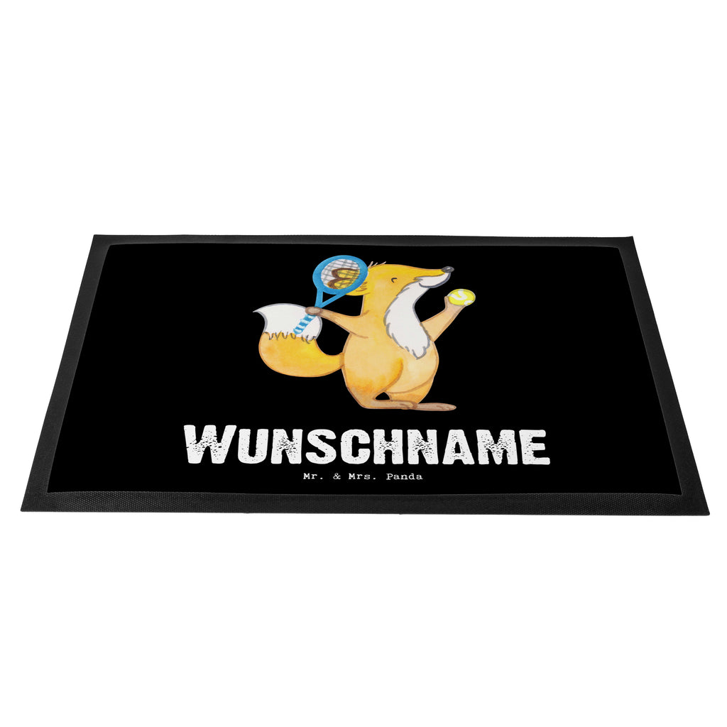Personalisierte Fußmatte Fuchs Tennis spielen Tage Personalisierte Fußmatte, Fußmatte mit Namen, Personalisieruung, Personalisiert, Fußmatte bedrucken, Türvorleger mit Namen, Haustürmatte personalisiert, Namensfussmatte, Wunschnamen, Bedrucken, Türvorleger personalisiert, Geschenk, Sport, Sportart, Hobby, Schenken, Danke, Dankeschön, Auszeichnung, Gewinn, Sportler, Tennis spielen, Tennisclub, Tennisverein, Tennis Turnier, Ballsportart