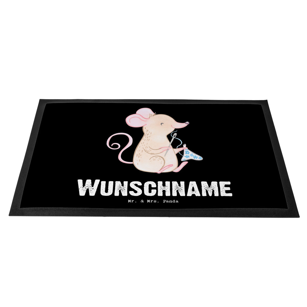 Personalisierte Fußmatte Maus Nähen Tage Personalisierte Fußmatte, Fußmatte mit Namen, Personalisieruung, Personalisiert, Fußmatte bedrucken, Türvorleger mit Namen, Haustürmatte personalisiert, Namensfussmatte, Wunschnamen, Bedrucken, Türvorleger personalisiert, Geschenk, Sport, Sportart, Hobby, Schenken, Danke, Dankeschön, Auszeichnung, Gewinn, Sportler, Nähen, kreatives Hobby, Nähkurs, Nähmaschine, DIY
