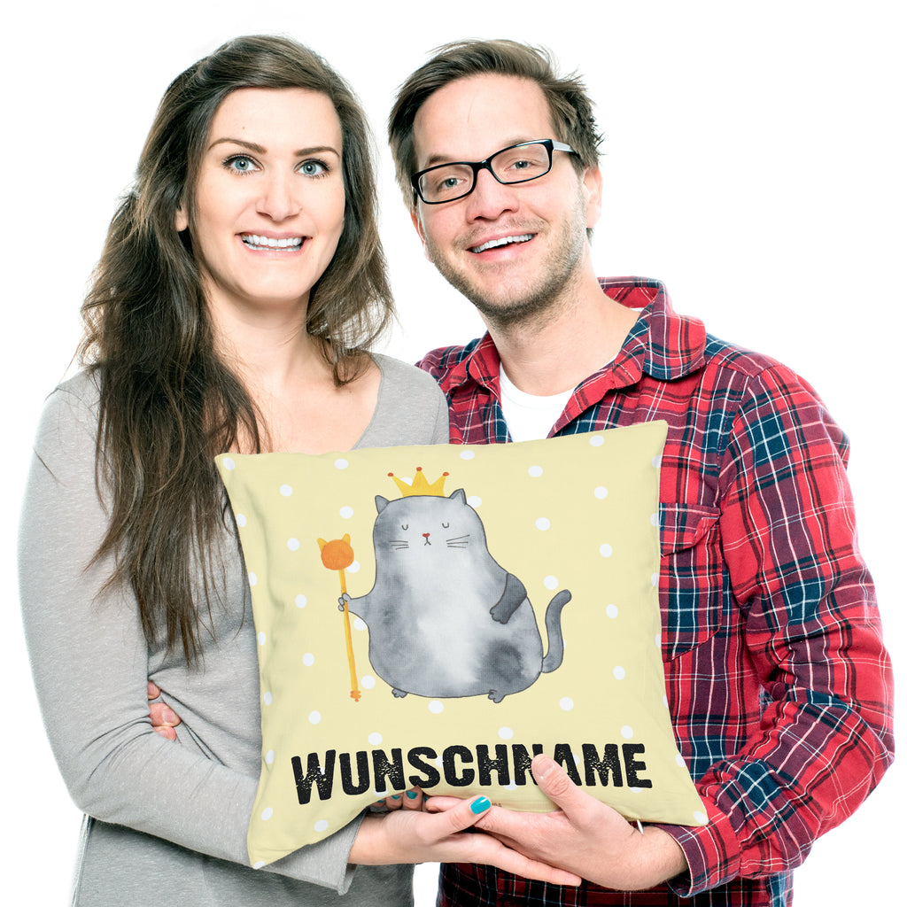 Personalisiertes Kissen Katzen Koenig Kissen, personalisiert, Name, Wunschname, bedrucken, Kopfkissen, Katze, Katzenmotiv, Katzenfan, Katzendeko, Katzenfreund, Katzenliebhaber, Katzenprodukte, Katzenartikel, Katzenaccessoires, Katzensouvenirs, Katzenliebhaberprodukte, Katzenmotive, Katzen, Kater, Mietze, Cat, Cats, Katzenhalter, Katzenbesitzerin, Haustier, König, Königin, Queen, Familie, Mietzhaus, Wohnung, erste eigenen Wohnung, Umzug, Einzug