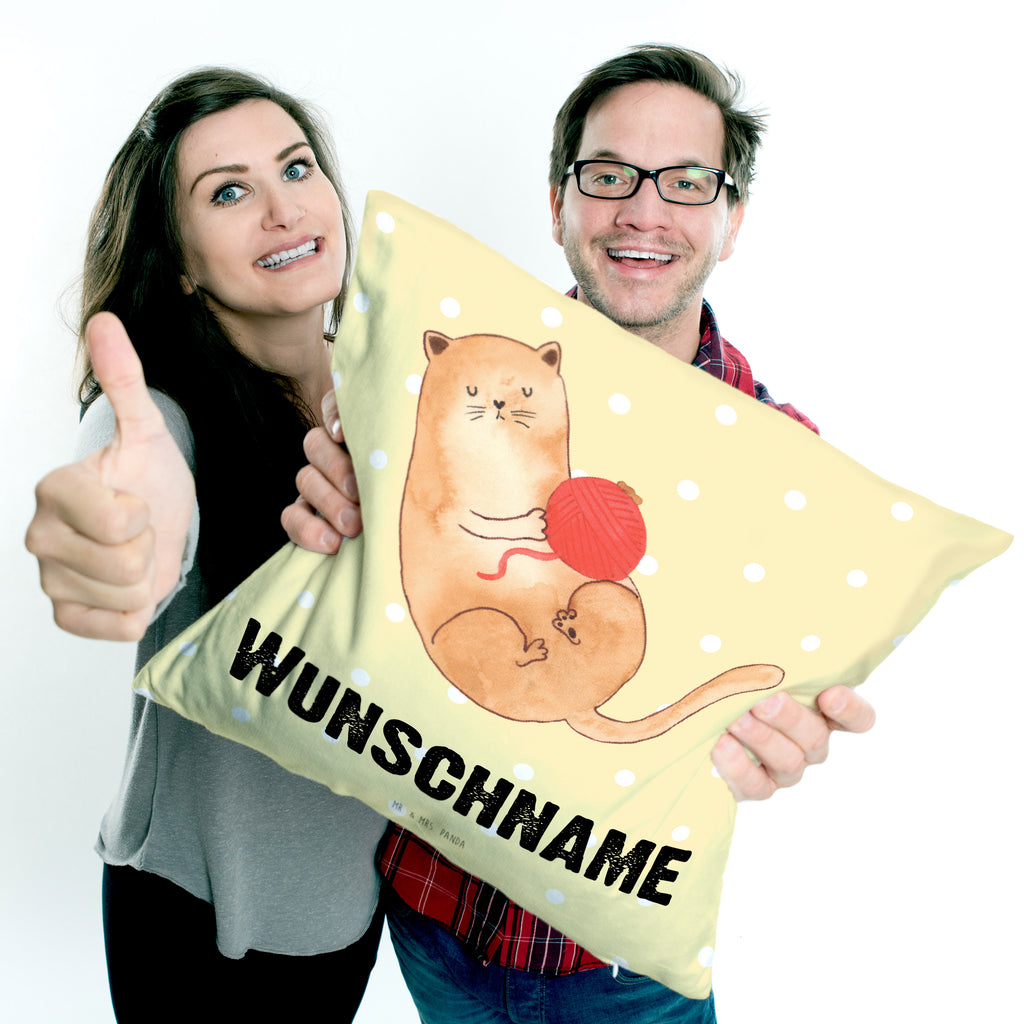Personalisiertes Kissen Katzen Wollknäul Kissen, personalisiert, Name, Wunschname, bedrucken, Kopfkissen, Katze, Katzenmotiv, Katzenfan, Katzendeko, Katzenfreund, Katzenliebhaber, Katzenprodukte, Katzenartikel, Katzenaccessoires, Katzensouvenirs, Katzenliebhaberprodukte, Katzenmotive, Katzen, Kater, Mietze, Cat, Cats, Katzenhalter, Katzenbesitzerin, Haustier, Wollknäuel, Wolle, Spielen, Spiel, verspielt