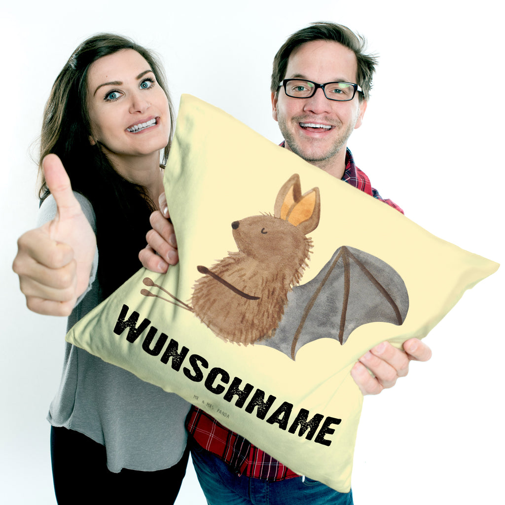 Personalisiertes Kissen Fledermaus sitzend Kissen, personalisiert, Name, Wunschname, bedrucken, Kopfkissen, Tiermotive, Gute Laune, lustige Sprüche, Tiere, Fledermaus, Fledermäuse, Motivation, entspannen
