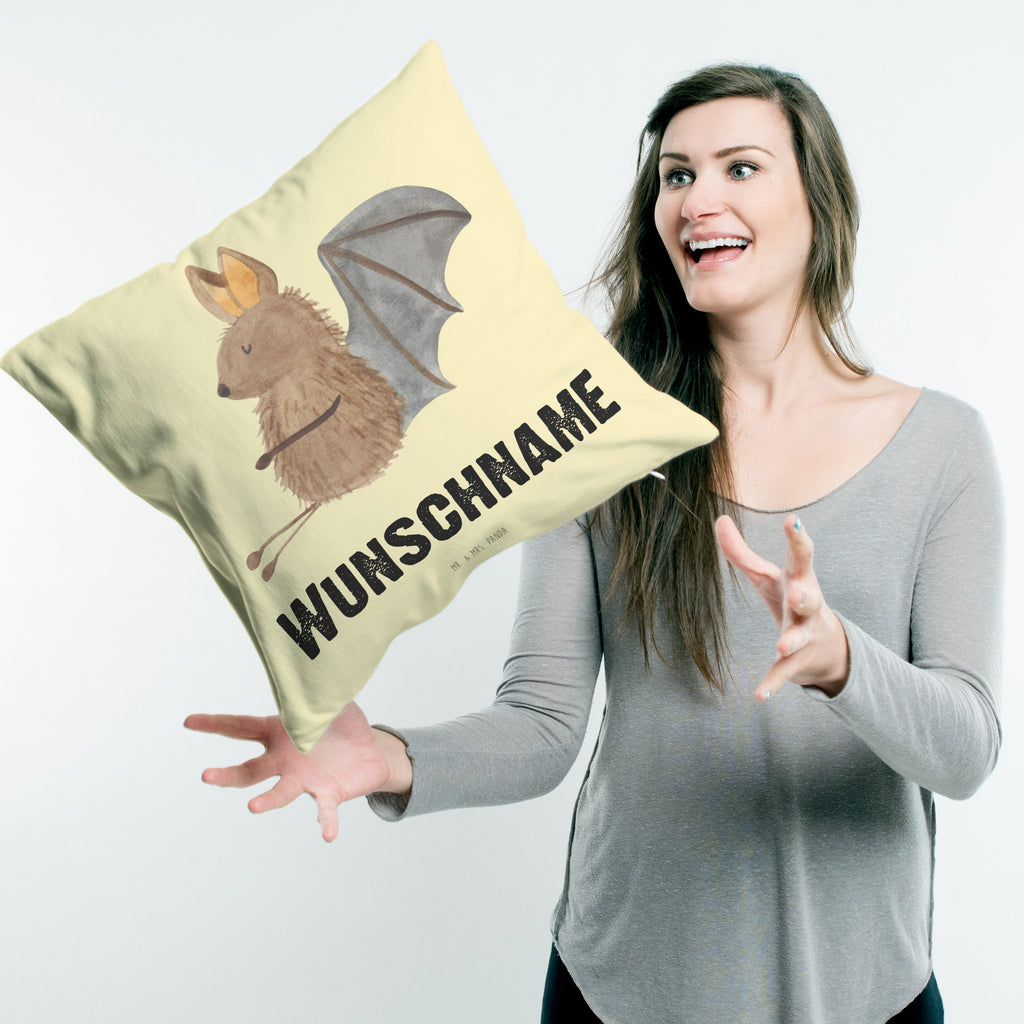 Personalisiertes Kissen Fledermaus sitzend Kissen, personalisiert, Name, Wunschname, bedrucken, Kopfkissen, Tiermotive, Gute Laune, lustige Sprüche, Tiere, Fledermaus, Fledermäuse, Motivation, entspannen
