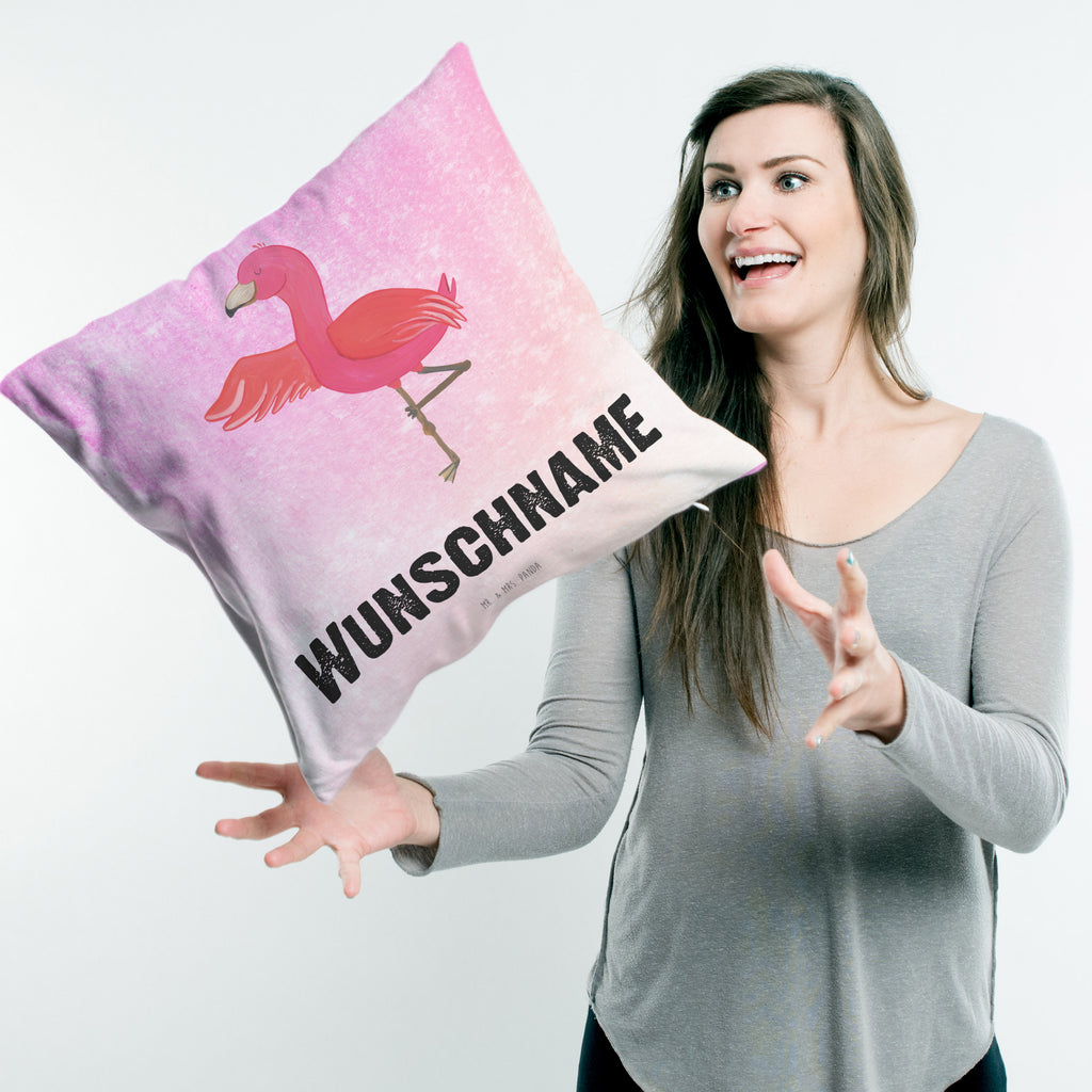 Personalisiertes Kissen Flamingo Yoga Kissen, personalisiert, Name, Wunschname, bedrucken, Kopfkissen, Flamingo, Vogel, Yoga, Namaste, Achtsamkeit, Yoga-Übung, Entspannung, Ärger, Aufregen, Tiefenentspannung