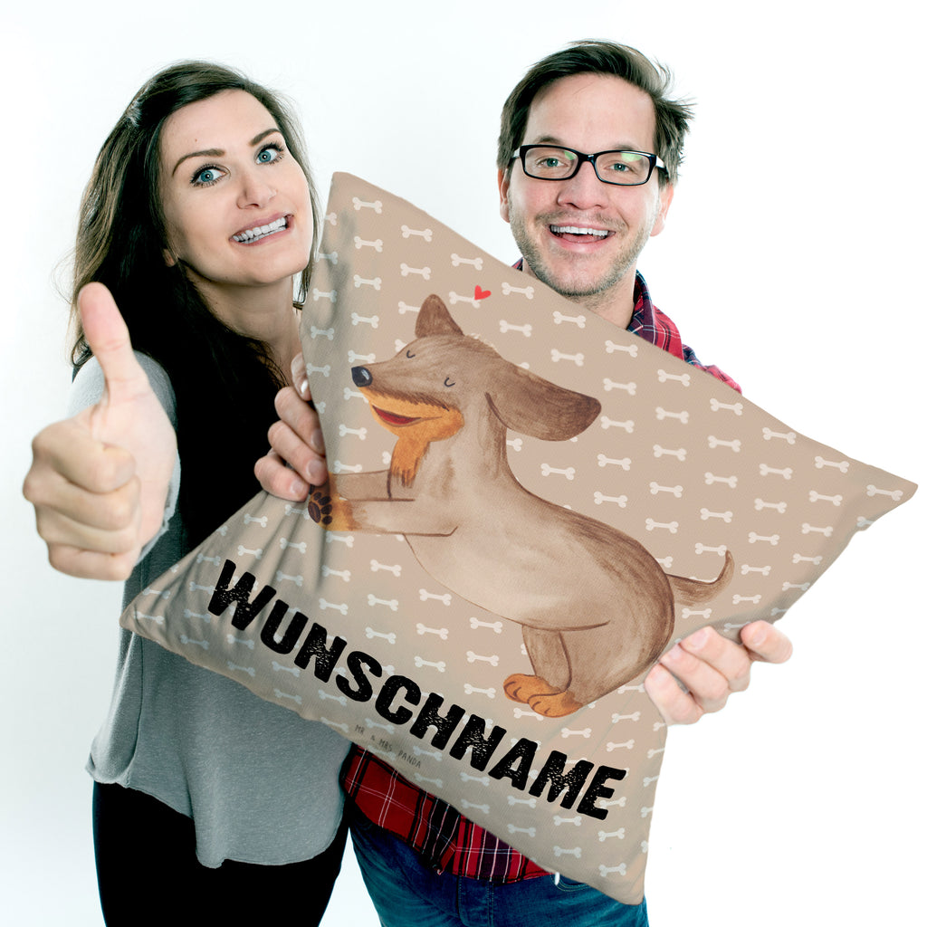 Personalisiertes Kissen Hund Dackel fröhlich Kissen, personalisiert, Name, Wunschname, bedrucken, Kopfkissen, Hund, Hundemotiv, Haustier, Hunderasse, Tierliebhaber, Hundebesitzer, Sprüche, Hunde, Dackel, Dachshund, happy dog