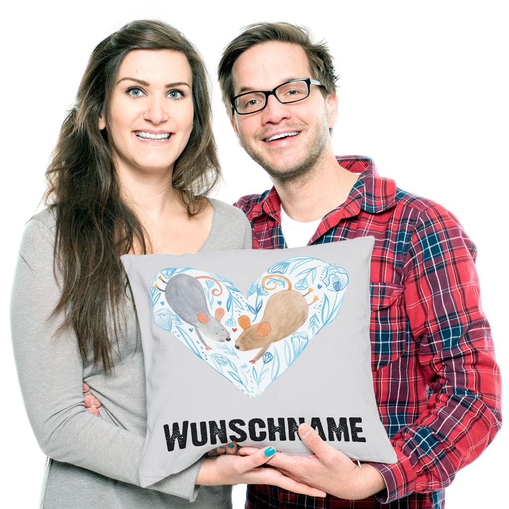 Personalisiertes Kissen Mäuse Herz Kissen, personalisiert, Name, Wunschname, bedrucken, Kopfkissen, Liebe, Partner, Freund, Freundin, Ehemann, Ehefrau, Heiraten, Verlobung, Heiratsantrag, Liebesgeschenk, Jahrestag, Hocheitstag, Maus, Mäuse, Liebesbotschaft, Liebesbeweis, Hochzeit, Lieblingsmensch, Gemeinsamkeit, Love, Geschenk für zwei