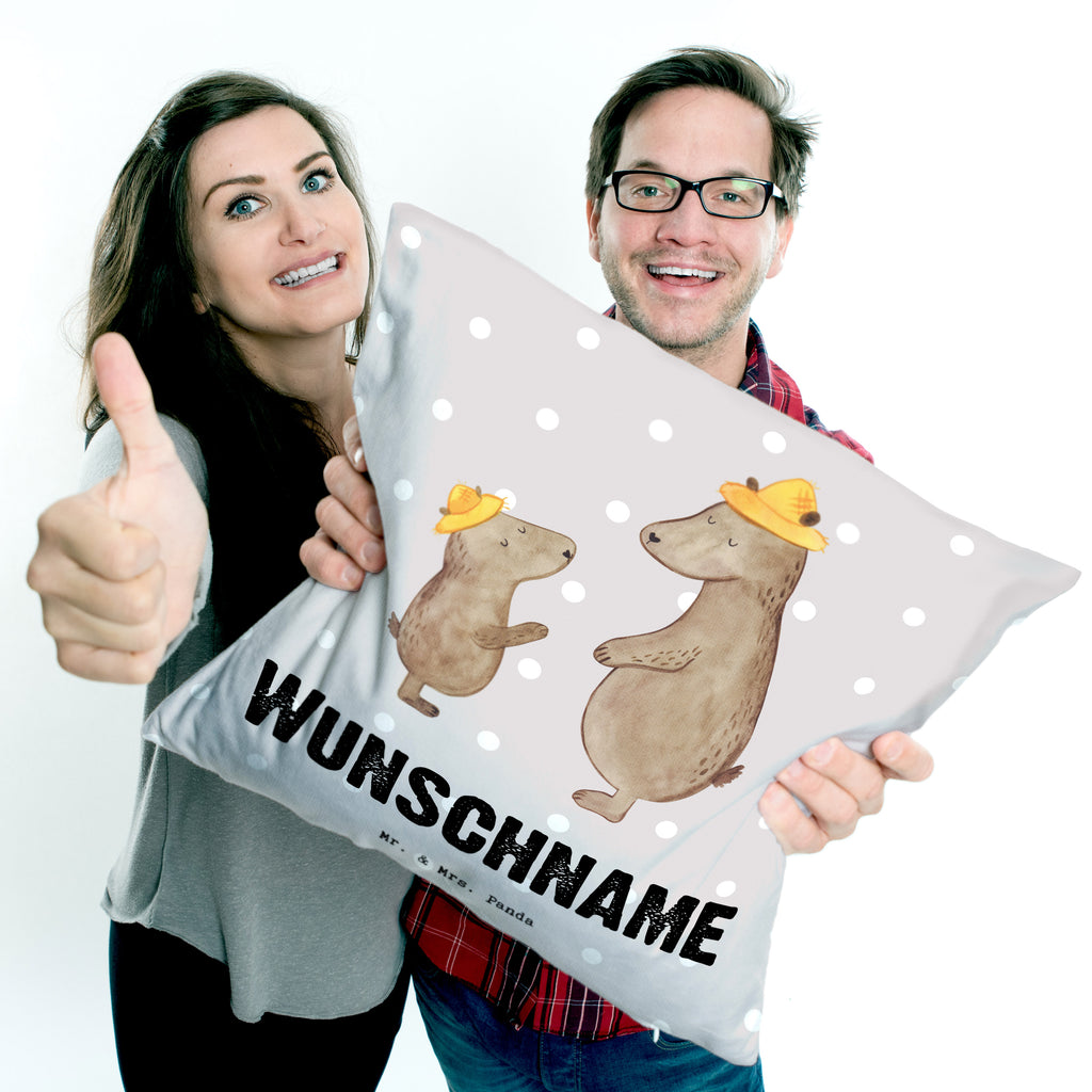 Personalisiertes Kissen Bär Bester Vati der Welt Kissen, personalisiert, Name, Wunschname, bedrucken, Kopfkissen, für, Dankeschön, Geschenk, Schenken, Geburtstag, Geburtstagsgeschenk, Geschenkidee, Danke, Bedanken, Mitbringsel, Freude machen, Geschenktipp, Vater, Papa, Dad, Daddy, Paps, Papi, Vati, Eltern, Geschenk Vater, Mann, Familie, Bester, Kleinigkeit