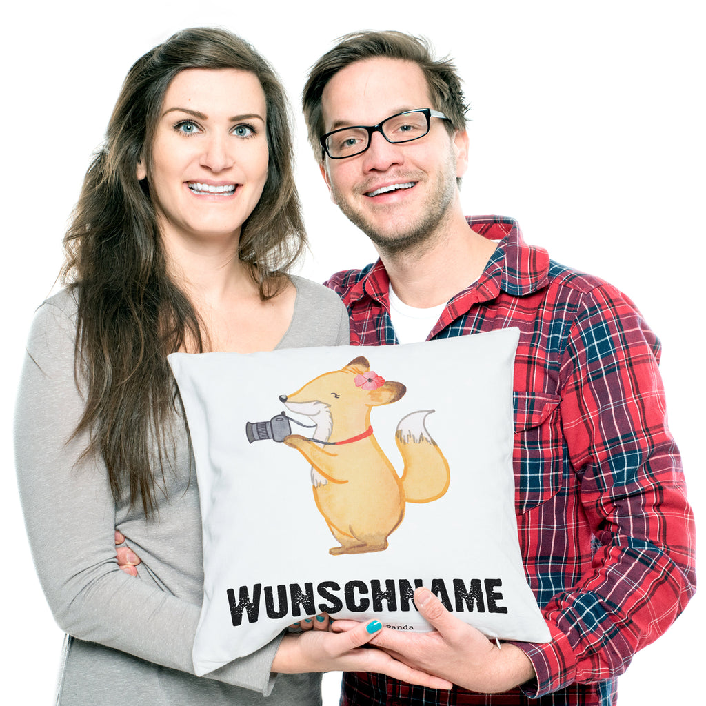 Personalisiertes Kissen Fotografin mit Herz Kissen, personalisiert, Name, Wunschname, bedrucken, Kopfkissen, Beruf, Ausbildung, Jubiläum, Abschied, Rente, Kollege, Kollegin, Geschenk, Schenken, Arbeitskollege, Mitarbeiter, Firma, Danke, Dankeschön, Fotografin, Fotoreporterin, Hobbyfotografin, Hochzeitsfotografin, Fotografie, Profi Fotografin
