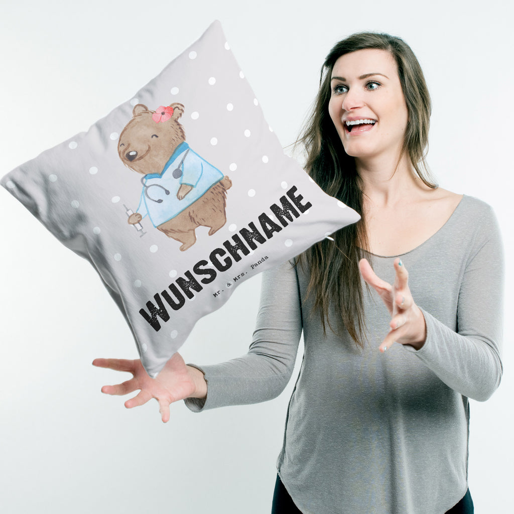 Personalisiertes Kissen Krankenpflegehelferin mit Herz Kissen, personalisiert, Name, Wunschname, bedrucken, Kopfkissen, Beruf, Ausbildung, Jubiläum, Abschied, Rente, Kollege, Kollegin, Geschenk, Schenken, Arbeitskollege, Mitarbeiter, Firma, Danke, Dankeschön, Krankenpflegehelferin, Pflegehelferin, Pflegekraft