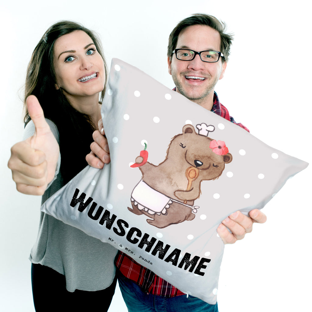Personalisiertes Kissen Köchin mit Herz Kissen, personalisiert, Name, Wunschname, bedrucken, Kopfkissen, Beruf, Ausbildung, Jubiläum, Abschied, Rente, Kollege, Kollegin, Geschenk, Schenken, Arbeitskollege, Mitarbeiter, Firma, Danke, Dankeschön, Köchin, Chefköchin, Küchenchefin, Küchenmeisterin, Schiffsköchin, Sterneköchin, Fernsehköchin, Restaurant