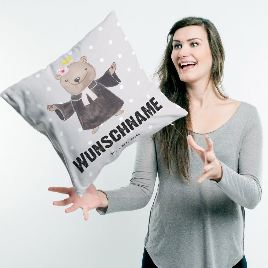 Personalisiertes Kissen Pfarrerin mit Herz Kissen, personalisiert, Name, Wunschname, bedrucken, Kopfkissen, Beruf, Ausbildung, Jubiläum, Abschied, Rente, Kollege, Kollegin, Geschenk, Schenken, Arbeitskollege, Mitarbeiter, Firma, Danke, Dankeschön, Pastorin, Dienerin Gottes<br />Geistliche, Pfarrerin, Predigerin<br />Priesterin, Theologin, Kirche