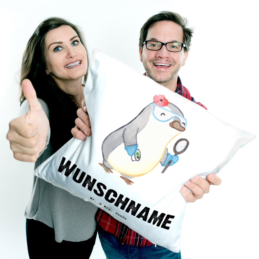 Personalisiertes Kissen Wissenschaftlerin mit Herz Kissen, personalisiert, Name, Wunschname, bedrucken, Kopfkissen, Beruf, Ausbildung, Jubiläum, Abschied, Rente, Kollege, Kollegin, Geschenk, Schenken, Arbeitskollege, Mitarbeiter, Firma, Danke, Dankeschön, Wissenschaftlerin, Forscherin, Akademikerin, Universität, Forschungseinrichtung