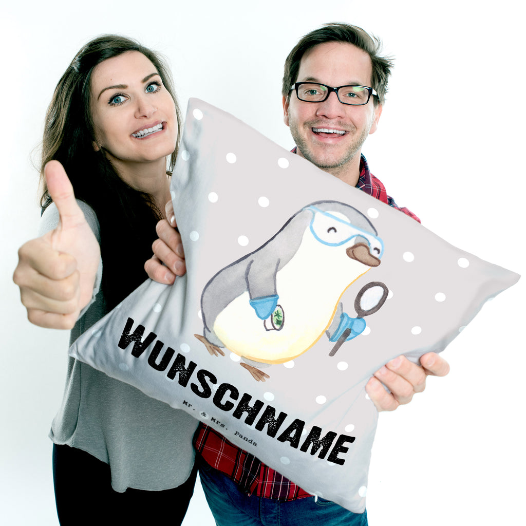 Personalisiertes Kissen Wissenschaftler mit Herz Kissen, personalisiert, Name, Wunschname, bedrucken, Kopfkissen, Beruf, Ausbildung, Jubiläum, Abschied, Rente, Kollege, Kollegin, Geschenk, Schenken, Arbeitskollege, Mitarbeiter, Firma, Danke, Dankeschön, Wissenschaftler, Forscher, Akademiker, Universität, Forschungseinrichtung