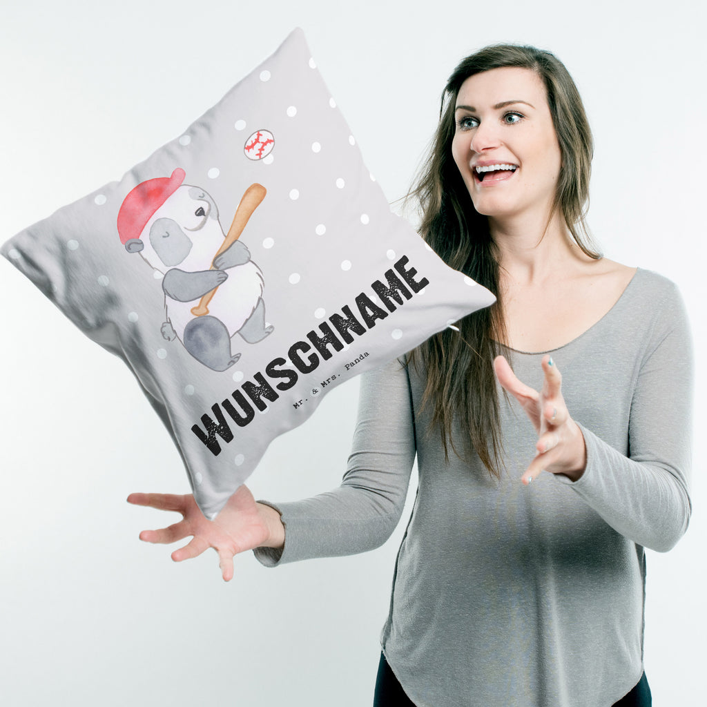 Personalisiertes Kissen Panda Baseball spielen Tage Kissen, personalisiert, Name, Wunschname, bedrucken, Kopfkissen, Geschenk, Sport, Sportart, Hobby, Schenken, Danke, Dankeschön, Auszeichnung, Gewinn, Sportler, Baseball spielen, Baseball Spielen, Baseball Match, Ballsport, Baseballplatz, Baseballverein
