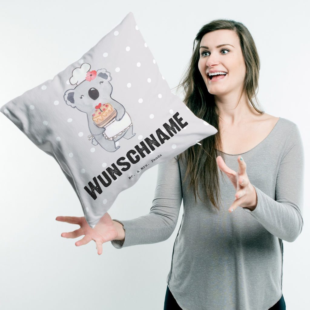 Personalisiertes Kissen Konditorin mit Herz Kissen, personalisiert, Name, Wunschname, bedrucken, Kopfkissen, Beruf, Ausbildung, Jubiläum, Abschied, Rente, Kollege, Kollegin, Geschenk, Schenken, Arbeitskollege, Mitarbeiter, Firma, Danke, Dankeschön, Konditorin, Kuchenbäckerin, Patissierin, Confiseurin, Bäckerin
