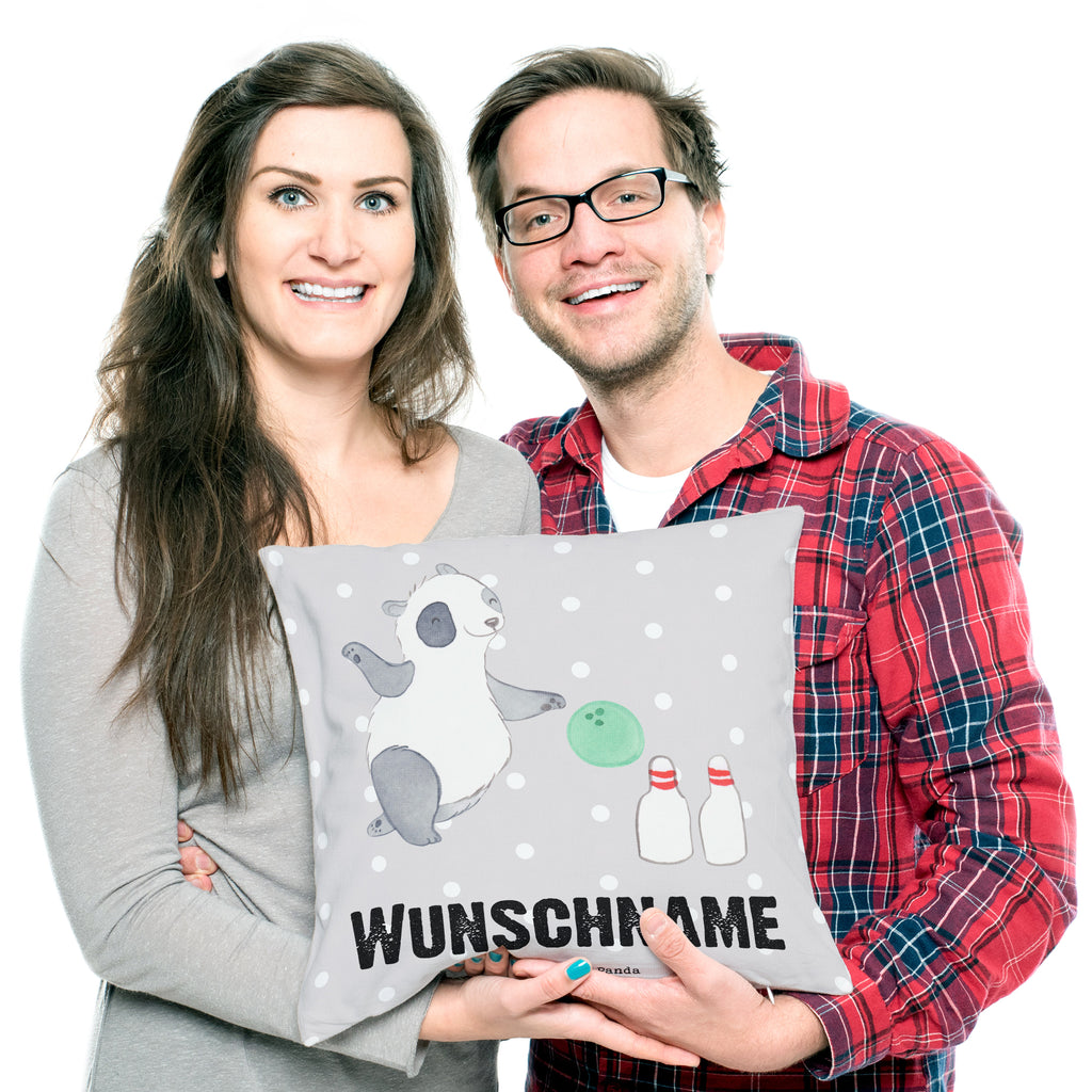 Personalisiertes Kissen Panda Bowling Tage Kissen, personalisiert, Name, Wunschname, bedrucken, Kopfkissen, Geschenk, Sport, Sportart, Hobby, Schenken, Danke, Dankeschön, Auszeichnung, Gewinn, Sportler, Bowling, Bowlen gehen, Bowling Center, Bowlingbahn, Kegelbahn, Kegelausflug, Bowlingausflug, Bowlingparty