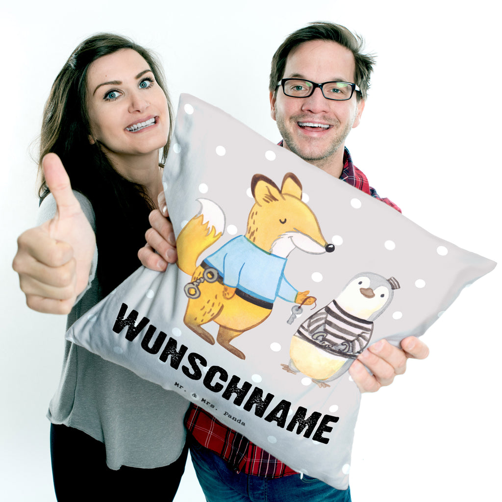 Personalisiertes Kissen Justizvollzugsbeamter mit Herz Kissen, personalisiert, Name, Wunschname, bedrucken, Kopfkissen, Beruf, Ausbildung, Jubiläum, Abschied, Rente, Kollege, Kollegin, Geschenk, Schenken, Arbeitskollege, Mitarbeiter, Firma, Danke, Dankeschön, Gefängniswärter, Justizvollzugsbeamter