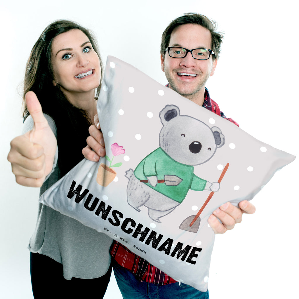 Personalisiertes Kissen Garten- und Landschaftsbauerin mit Herz Kissen, personalisiert, Name, Wunschname, bedrucken, Kopfkissen, Beruf, Ausbildung, Jubiläum, Abschied, Rente, Kollege, Kollegin, Geschenk, Schenken, Arbeitskollege, Mitarbeiter, Firma, Danke, Dankeschön, Gärtnerin, Gartenplaner, Gärtnerei, Gartenbau, Hobbygärtnerin, Garten- und Landschaftsbauerin