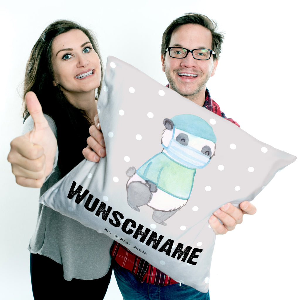 Personalisiertes Kissen Chirurg mit Herz Kissen, personalisiert, Name, Wunschname, bedrucken, Kopfkissen, Beruf, Ausbildung, Jubiläum, Abschied, Rente, Kollege, Kollegin, Geschenk, Schenken, Arbeitskollege, Mitarbeiter, Firma, Danke, Dankeschön, Chirurg, Unfallchirurg, Notfallchirurg, Krankenhaus, Arzt, Mediziner