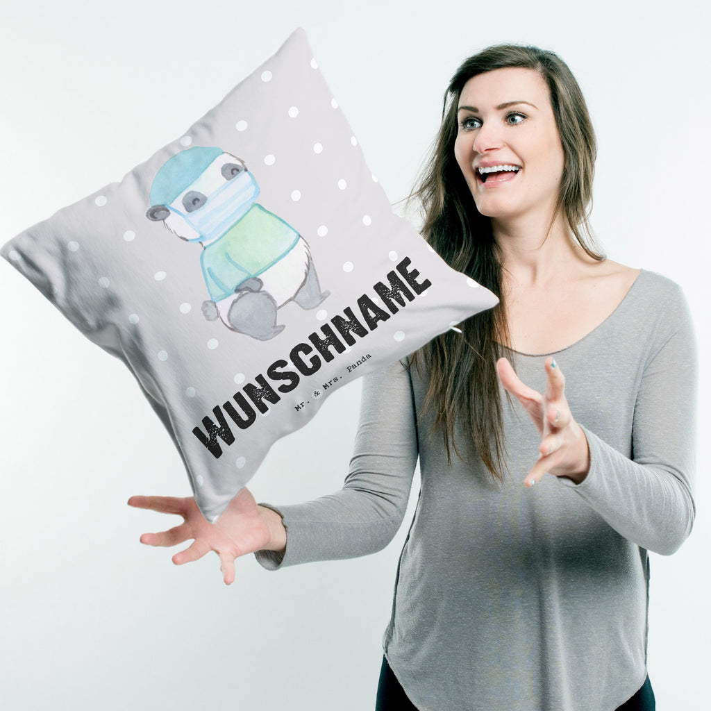 Personalisiertes Kissen Chirurg mit Herz Kissen, personalisiert, Name, Wunschname, bedrucken, Kopfkissen, Beruf, Ausbildung, Jubiläum, Abschied, Rente, Kollege, Kollegin, Geschenk, Schenken, Arbeitskollege, Mitarbeiter, Firma, Danke, Dankeschön, Chirurg, Unfallchirurg, Notfallchirurg, Krankenhaus, Arzt, Mediziner