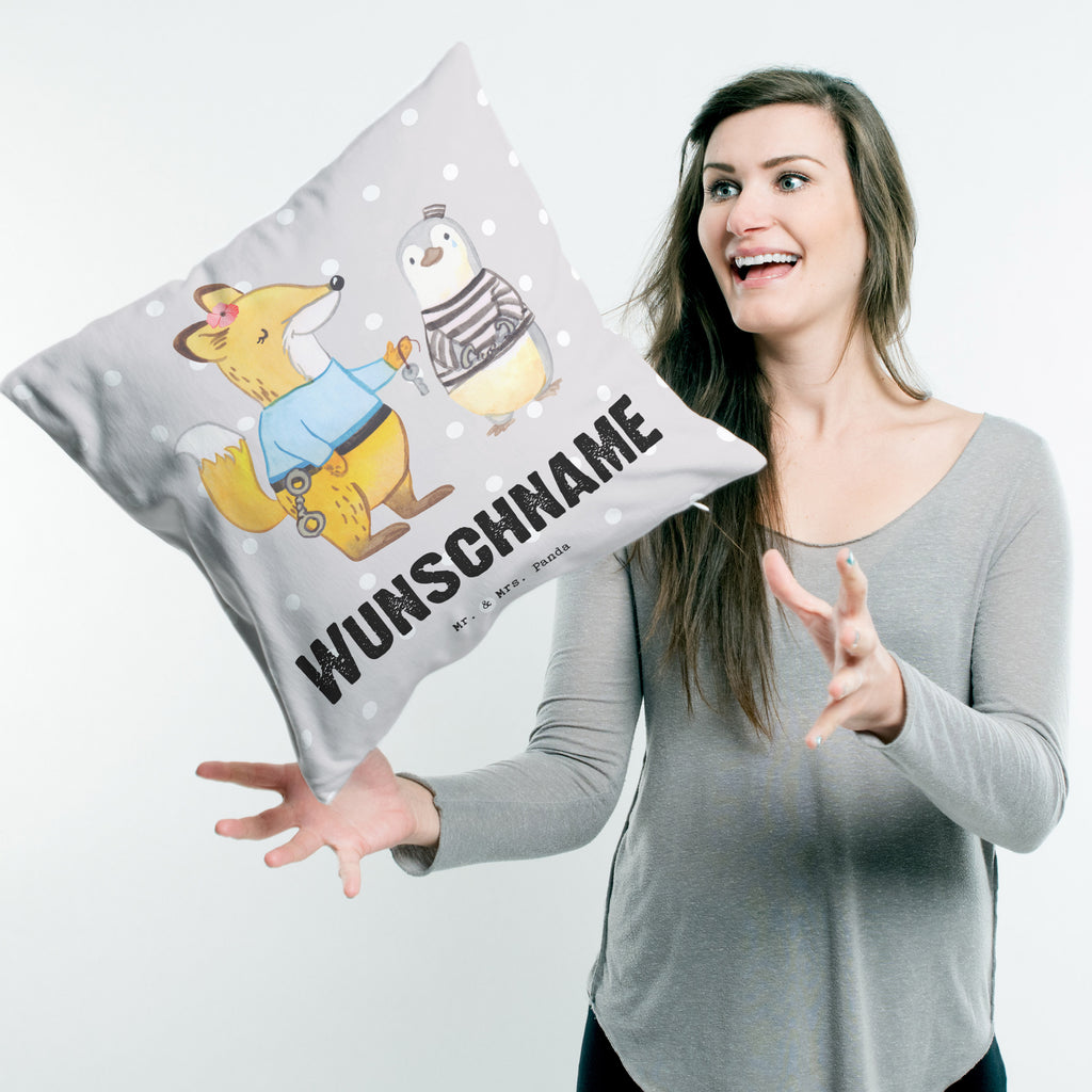 Personalisiertes Kissen Justizvollzugsbeamte mit Herz Kissen, personalisiert, Name, Wunschname, bedrucken, Kopfkissen, Beruf, Ausbildung, Jubiläum, Abschied, Rente, Kollege, Kollegin, Geschenk, Schenken, Arbeitskollege, Mitarbeiter, Firma, Danke, Dankeschön, Gefängniswärterin, Justizvollzugsbeamte