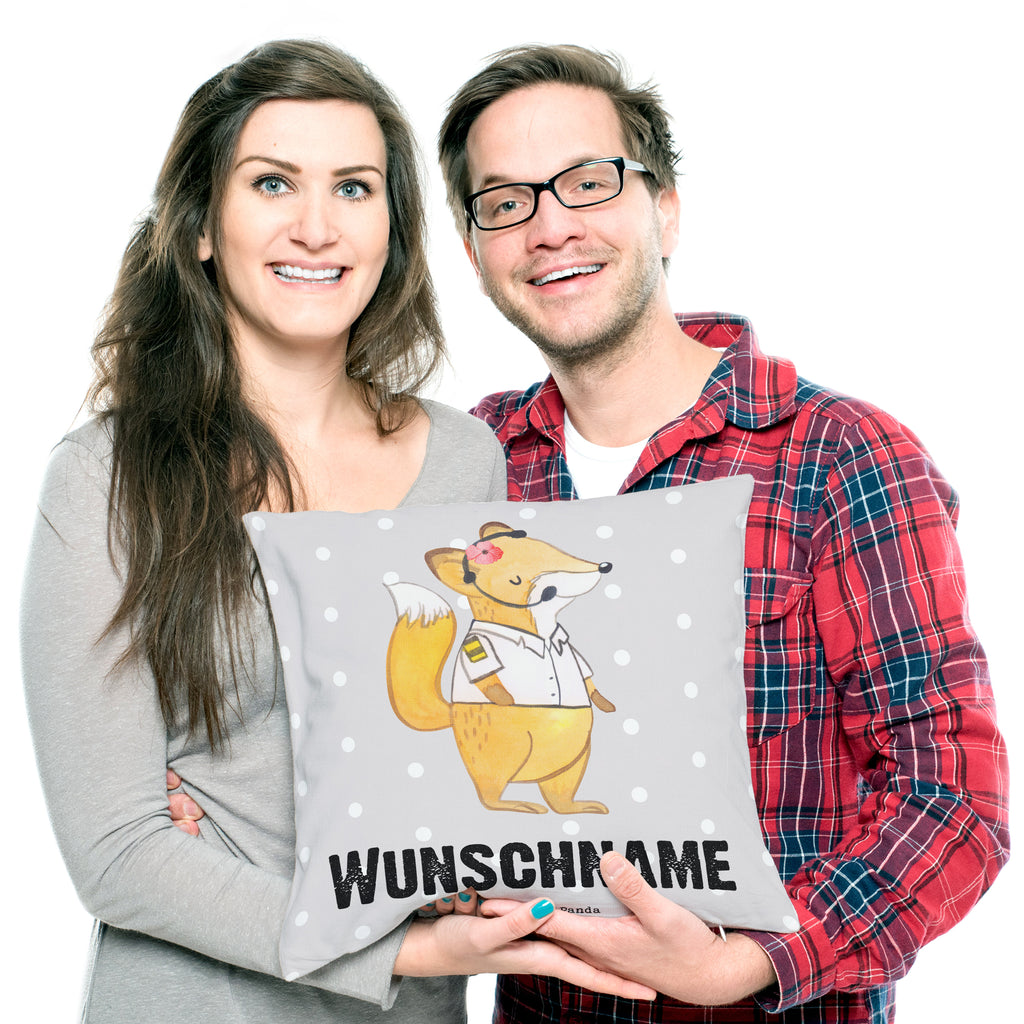 Personalisiertes Kissen Pilotin mit Herz Kissen, personalisiert, Name, Wunschname, bedrucken, Kopfkissen, Beruf, Ausbildung, Jubiläum, Abschied, Rente, Kollege, Kollegin, Geschenk, Schenken, Arbeitskollege, Mitarbeiter, Firma, Danke, Dankeschön, Pilotin, Flugkapitänin, Cockpit, Flugzeug