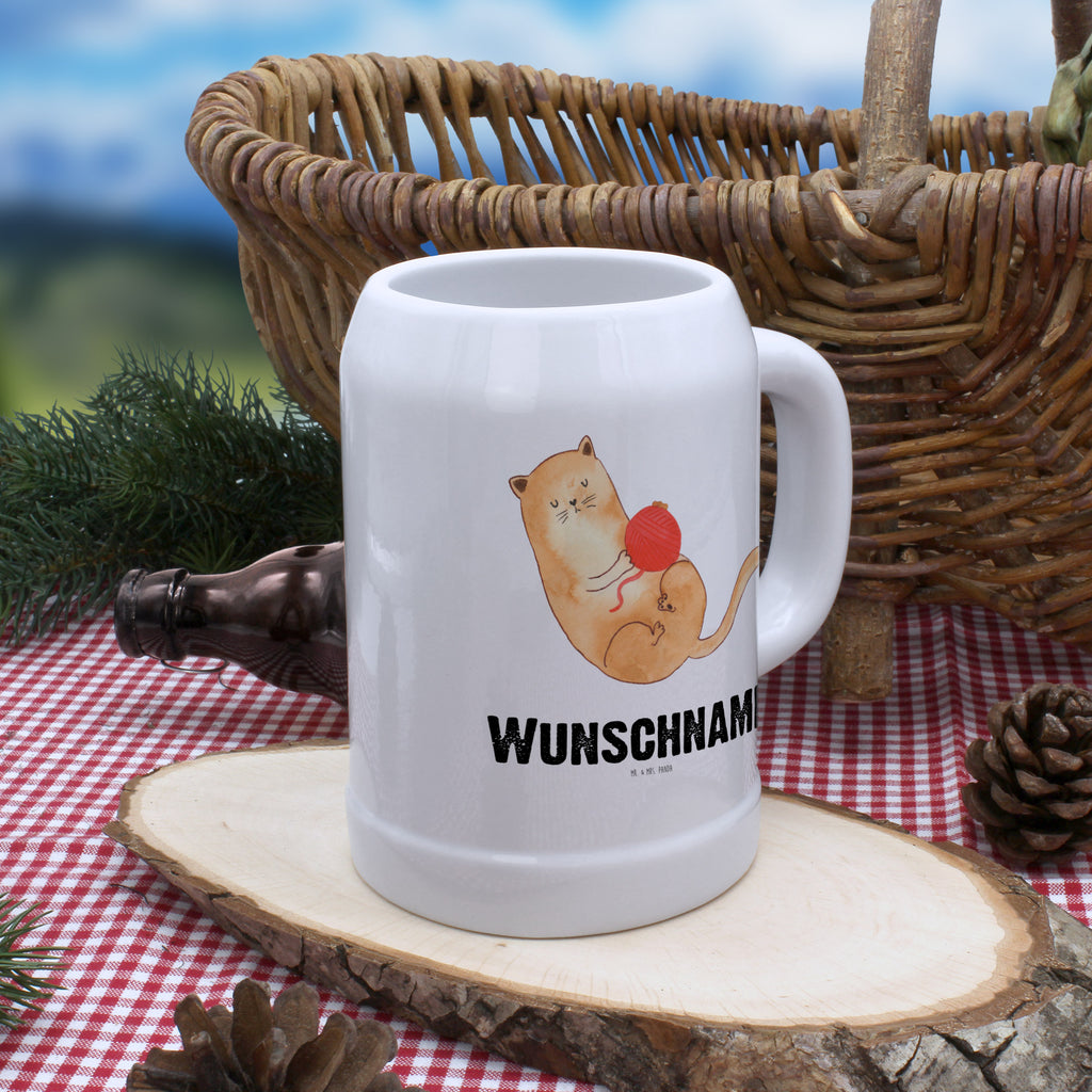 Personalisierter Bierkrug Katzen Wollknäul Bierkrug mit Namen, Bierkrug personalisieren, Bierglas mit Namen, Personalisierung, Bedrucken, Katze, Katzenmotiv, Katzenfan, Katzendeko, Katzenfreund, Katzenliebhaber, Katzenprodukte, Katzenartikel, Katzenaccessoires, Katzensouvenirs, Katzenliebhaberprodukte, Katzenmotive, Katzen, Kater, Mietze, Cat, Cats, Katzenhalter, Katzenbesitzerin, Haustier, Wollknäuel, Wolle, Spielen, Spiel, verspielt