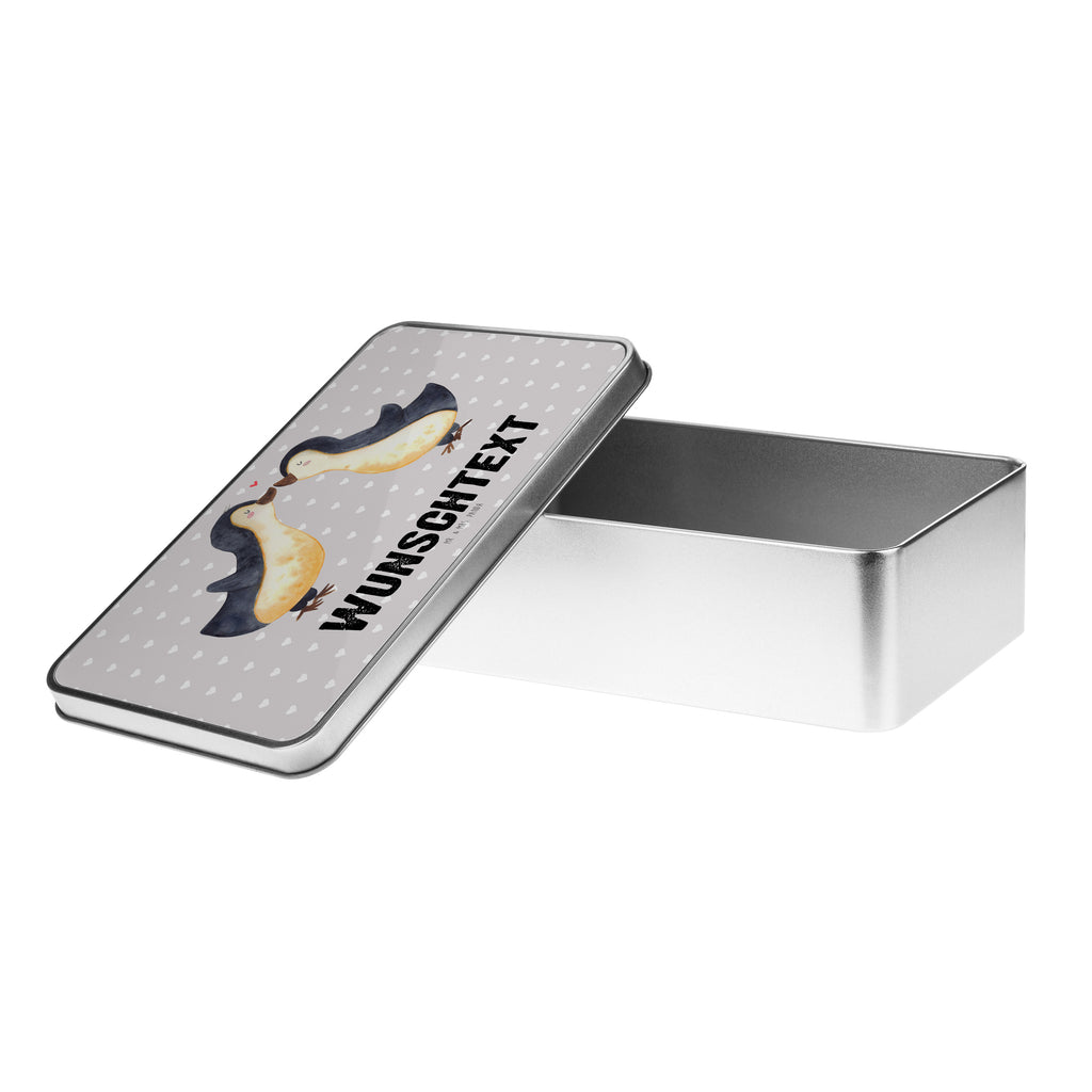Personalisierte Metalldose Pinguin Liebe Personalisierte Metalldose, Dose mit Namen, Namensdose, Kiste mit Namen, Namenskiste, Liebe, Partner, Freund, Freundin, Ehemann, Ehefrau, Heiraten, Verlobung, Heiratsantrag, Liebesgeschenk, Jahrestag, Hocheitstag, Pinguin, Pinguine, Pinguin Paar, Pinguinpaar, Pinguin Liebe, Paar, Pärchen. Liebespaar, Liebesbeweis, Liebesspruch, Hochzeitstag, Geschenk Freund, Geschenk Freundin, Verlobte, Verlobter, Love, Geschenk Hochzeitstag, Geschenkidee, Hochzeit, Gastgeschenk