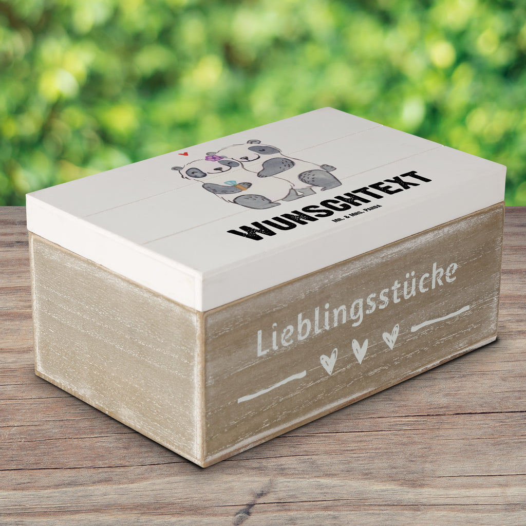Personalisierte Holzkiste Panda Beste Ehefrau der Welt Holzkiste mit Namen, Kiste mit Namen, Schatzkiste mit Namen, Truhe mit Namen, Schatulle mit Namen, Erinnerungsbox mit Namen, Erinnerungskiste, mit Namen, Dekokiste mit Namen, Aufbewahrungsbox mit Namen, Holzkiste Personalisiert, Kiste Personalisiert, Schatzkiste Personalisiert, Truhe Personalisiert, Schatulle Personalisiert, Erinnerungsbox Personalisiert, Erinnerungskiste Personalisiert, Dekokiste Personalisiert, Aufbewahrungsbox Personalisiert, für, Dankeschön, Geschenk, Schenken, Geburtstag, Geburtstagsgeschenk, Geschenkidee, Danke, Bedanken, Mitbringsel, Freude machen, Geschenktipp, Ehefrau, Beste, Frau, Partnerin, Freundin, Traumfrau, Hochzeit, Liebling, Ehepartner, Ehe, Gattin, Lebensgefährtin, Braut, Kleinigkeit