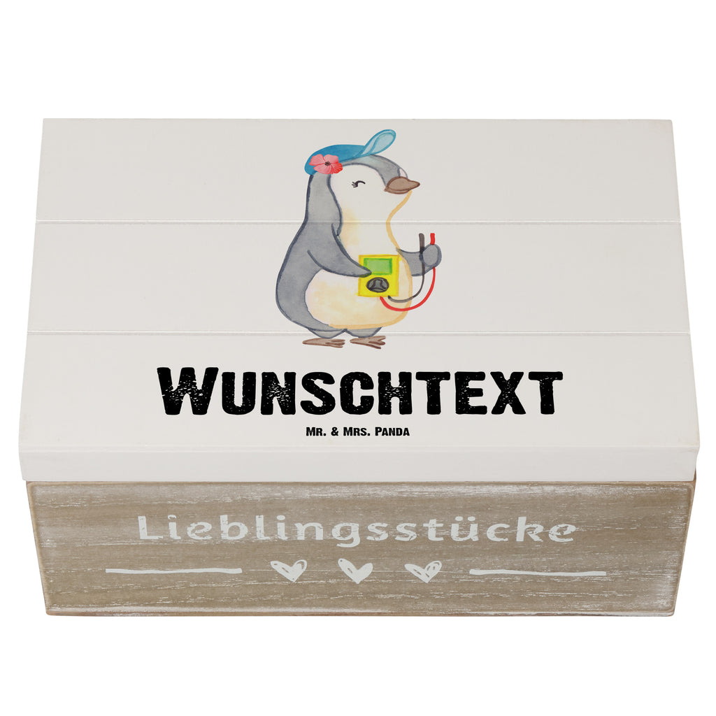 Personalisierte Holzkiste Elektrikerin mit Herz Holzkiste mit Namen, Kiste mit Namen, Schatzkiste mit Namen, Truhe mit Namen, Schatulle mit Namen, Erinnerungsbox mit Namen, Erinnerungskiste, mit Namen, Dekokiste mit Namen, Aufbewahrungsbox mit Namen, Holzkiste Personalisiert, Kiste Personalisiert, Schatzkiste Personalisiert, Truhe Personalisiert, Schatulle Personalisiert, Erinnerungsbox Personalisiert, Erinnerungskiste Personalisiert, Dekokiste Personalisiert, Aufbewahrungsbox Personalisiert, Beruf, Ausbildung, Jubiläum, Abschied, Rente, Kollege, Kollegin, Geschenk, Schenken, Arbeitskollege, Mitarbeiter, Firma, Danke, Dankeschön, Elektrikerin, Elektronmonteurin, Elektrotechnikerin, Elektroinstallateurin, Elektromeisterin, Gesellenprüfung