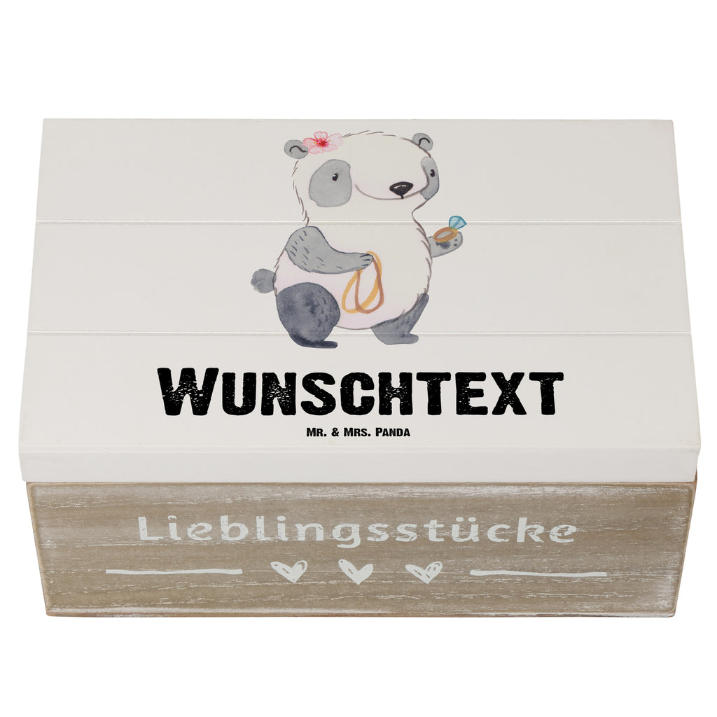 Personalisierte Holzkiste Juwelierin mit Herz Holzkiste mit Namen, Kiste mit Namen, Schatzkiste mit Namen, Truhe mit Namen, Schatulle mit Namen, Erinnerungsbox mit Namen, Erinnerungskiste, mit Namen, Dekokiste mit Namen, Aufbewahrungsbox mit Namen, Holzkiste Personalisiert, Kiste Personalisiert, Schatzkiste Personalisiert, Truhe Personalisiert, Schatulle Personalisiert, Erinnerungsbox Personalisiert, Erinnerungskiste Personalisiert, Dekokiste Personalisiert, Aufbewahrungsbox Personalisiert, Beruf, Ausbildung, Jubiläum, Abschied, Rente, Kollege, Kollegin, Geschenk, Schenken, Arbeitskollege, Mitarbeiter, Firma, Danke, Dankeschön, Juwelierin, Goldschmiedin, Schmuckwarenhändlerin, Schmuckgeschäft, Eröffnung