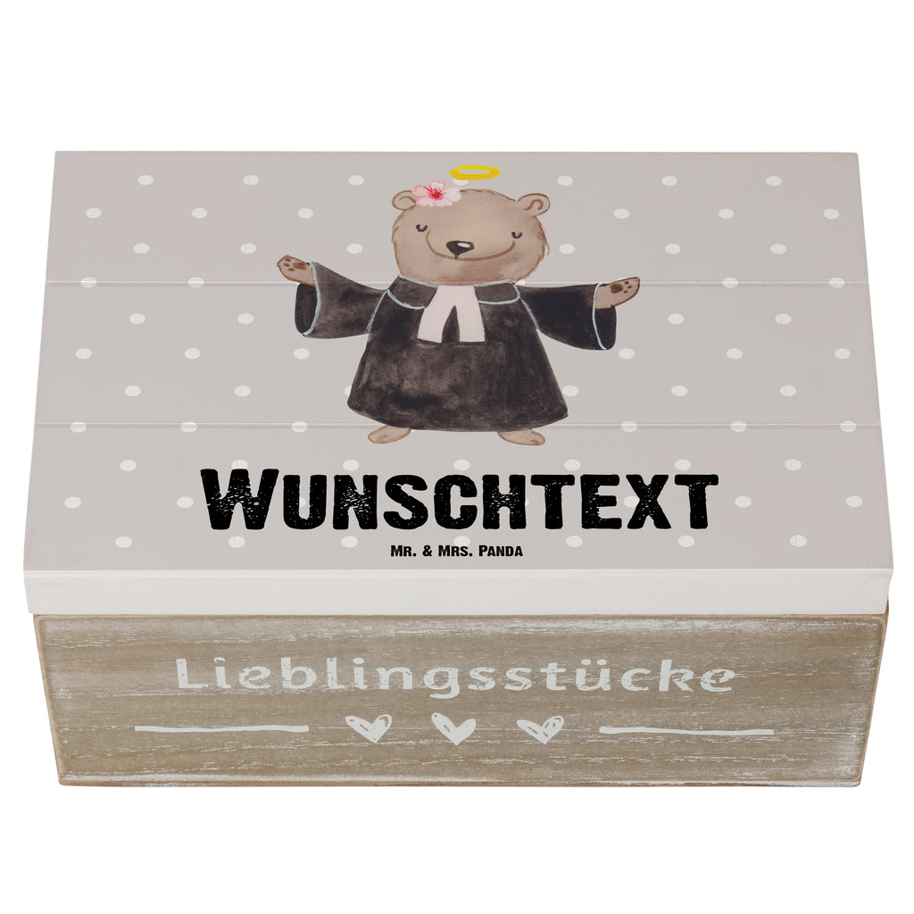 Personalisierte Holzkiste Pfarrerin mit Herz Holzkiste mit Namen, Kiste mit Namen, Schatzkiste mit Namen, Truhe mit Namen, Schatulle mit Namen, Erinnerungsbox mit Namen, Erinnerungskiste, mit Namen, Dekokiste mit Namen, Aufbewahrungsbox mit Namen, Holzkiste Personalisiert, Kiste Personalisiert, Schatzkiste Personalisiert, Truhe Personalisiert, Schatulle Personalisiert, Erinnerungsbox Personalisiert, Erinnerungskiste Personalisiert, Dekokiste Personalisiert, Aufbewahrungsbox Personalisiert, Beruf, Ausbildung, Jubiläum, Abschied, Rente, Kollege, Kollegin, Geschenk, Schenken, Arbeitskollege, Mitarbeiter, Firma, Danke, Dankeschön, Pastorin, Dienerin Gottes<br />Geistliche, Pfarrerin, Predigerin<br />Priesterin, Theologin, Kirche