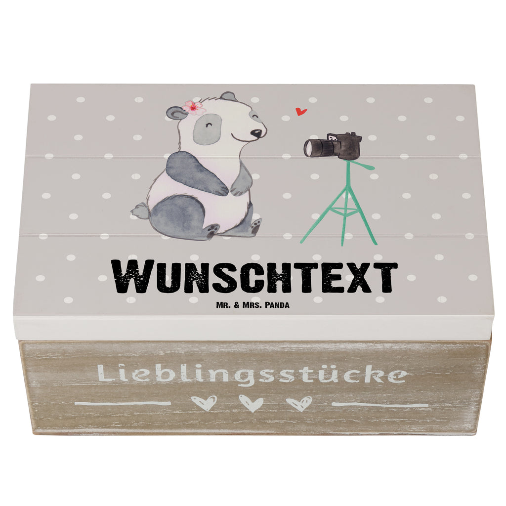 Personalisierte Holzkiste Vloggerin mit Herz Holzkiste mit Namen, Kiste mit Namen, Schatzkiste mit Namen, Truhe mit Namen, Schatulle mit Namen, Erinnerungsbox mit Namen, Erinnerungskiste, mit Namen, Dekokiste mit Namen, Aufbewahrungsbox mit Namen, Holzkiste Personalisiert, Kiste Personalisiert, Schatzkiste Personalisiert, Truhe Personalisiert, Schatulle Personalisiert, Erinnerungsbox Personalisiert, Erinnerungskiste Personalisiert, Dekokiste Personalisiert, Aufbewahrungsbox Personalisiert, Beruf, Ausbildung, Jubiläum, Abschied, Rente, Kollege, Kollegin, Geschenk, Schenken, Arbeitskollege, Mitarbeiter, Firma, Danke, Dankeschön