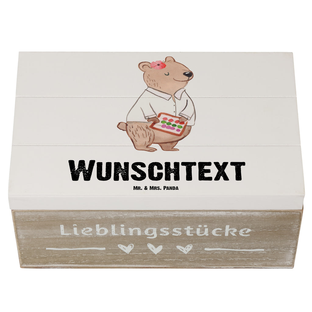Personalisierte Holzkiste Bankfachfrau mit Herz Holzkiste mit Namen, Kiste mit Namen, Schatzkiste mit Namen, Truhe mit Namen, Schatulle mit Namen, Erinnerungsbox mit Namen, Erinnerungskiste, mit Namen, Dekokiste mit Namen, Aufbewahrungsbox mit Namen, Holzkiste Personalisiert, Kiste Personalisiert, Schatzkiste Personalisiert, Truhe Personalisiert, Schatulle Personalisiert, Erinnerungsbox Personalisiert, Erinnerungskiste Personalisiert, Dekokiste Personalisiert, Aufbewahrungsbox Personalisiert, Beruf, Ausbildung, Jubiläum, Abschied, Rente, Kollege, Kollegin, Geschenk, Schenken, Arbeitskollege, Mitarbeiter, Firma, Danke, Dankeschön, Bankfachfrau, Bankangestellte, Bänkerin, Bankberaterin
