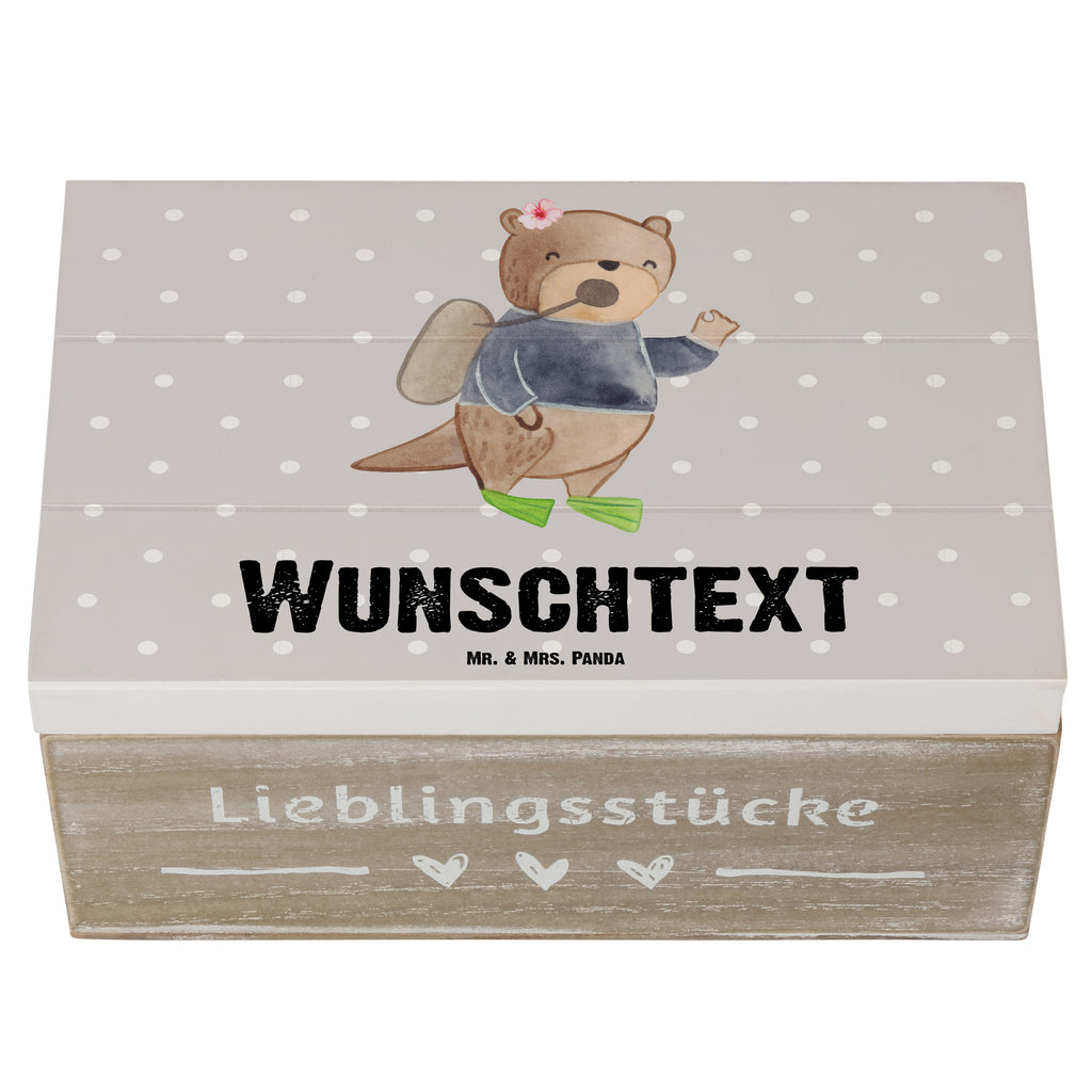 Personalisierte Holzkiste Taucherin mit Herz Holzkiste mit Namen, Kiste mit Namen, Schatzkiste mit Namen, Truhe mit Namen, Schatulle mit Namen, Erinnerungsbox mit Namen, Erinnerungskiste, mit Namen, Dekokiste mit Namen, Aufbewahrungsbox mit Namen, Holzkiste Personalisiert, Kiste Personalisiert, Schatzkiste Personalisiert, Truhe Personalisiert, Schatulle Personalisiert, Erinnerungsbox Personalisiert, Erinnerungskiste Personalisiert, Dekokiste Personalisiert, Aufbewahrungsbox Personalisiert, Beruf, Ausbildung, Jubiläum, Abschied, Rente, Kollege, Kollegin, Geschenk, Schenken, Arbeitskollege, Mitarbeiter, Firma, Danke, Dankeschön