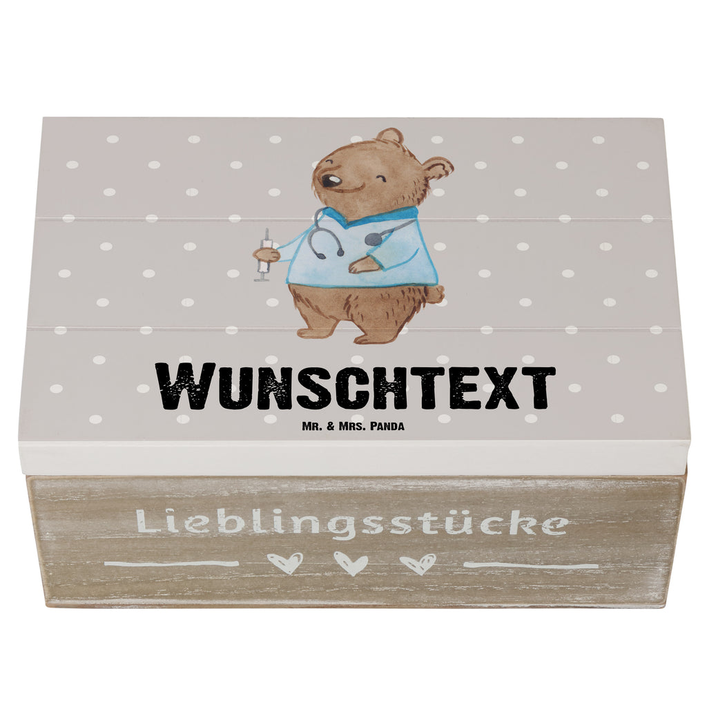 Personalisierte Holzkiste Anästhesist mit Herz Holzkiste mit Namen, Kiste mit Namen, Schatzkiste mit Namen, Truhe mit Namen, Schatulle mit Namen, Erinnerungsbox mit Namen, Erinnerungskiste, mit Namen, Dekokiste mit Namen, Aufbewahrungsbox mit Namen, Holzkiste Personalisiert, Kiste Personalisiert, Schatzkiste Personalisiert, Truhe Personalisiert, Schatulle Personalisiert, Erinnerungsbox Personalisiert, Erinnerungskiste Personalisiert, Dekokiste Personalisiert, Aufbewahrungsbox Personalisiert, Beruf, Ausbildung, Jubiläum, Abschied, Rente, Kollege, Kollegin, Geschenk, Schenken, Arbeitskollege, Mitarbeiter, Firma, Danke, Dankeschön, Anästhesist, Narkosearzt, Anästhesie, Krankenhaus, Studium